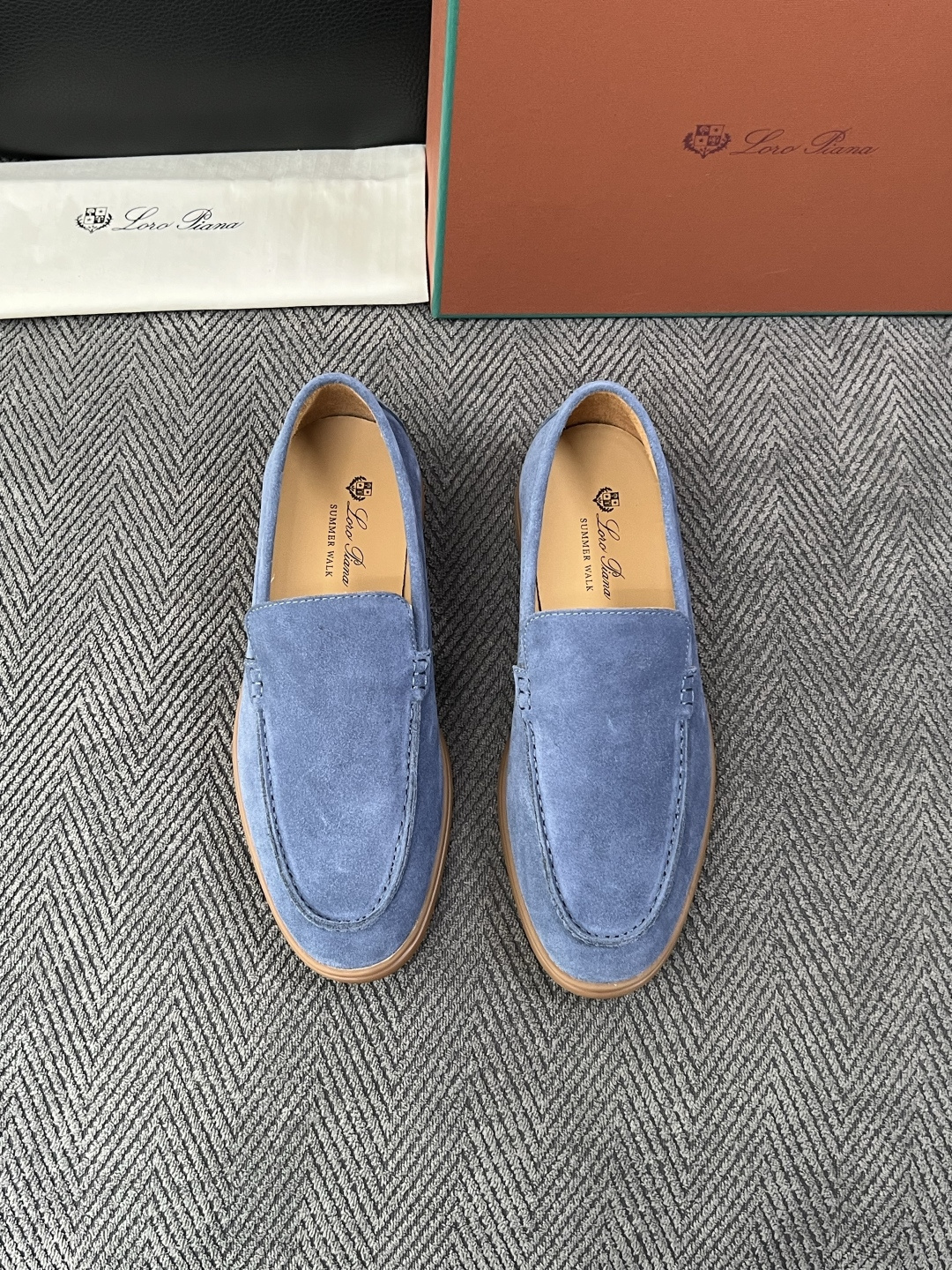 Loro Piana  高品质  顶级工艺品  诺悠翩雅  新品专柜同步原厂配置，鞋面意大利进口牛皮面料，高品质拼接工艺
