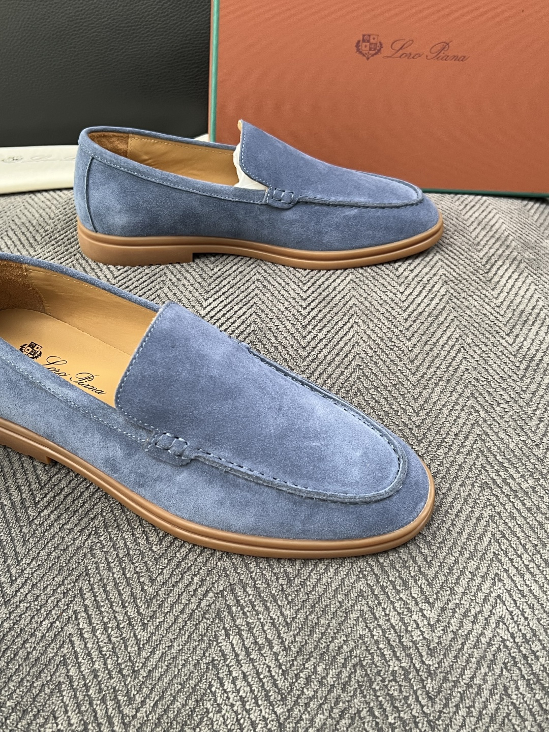 Loro Piana  高品质  顶级工艺品  诺悠翩雅  新品专柜同步原厂配置，鞋面意大利进口牛皮面料，高品质拼接工艺