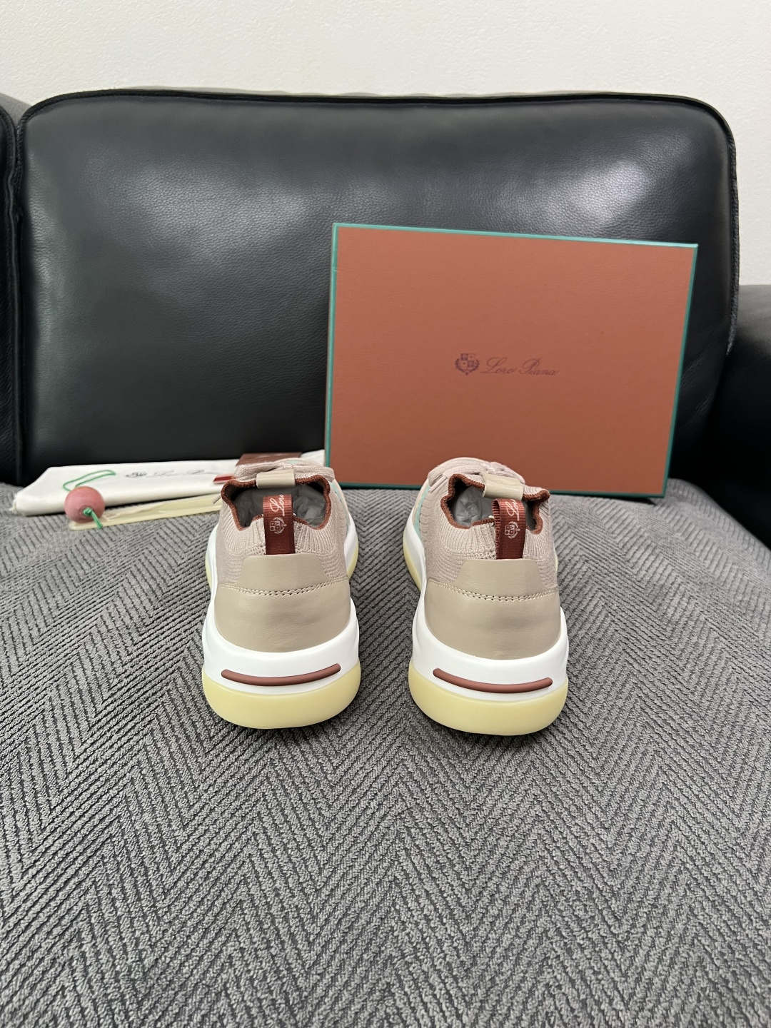 Loro Piana  高品质  顶级工艺品  诺悠翩雅  新品专柜同步原厂配置，鞋面意大利进口牛皮面料，高品质拼接工艺