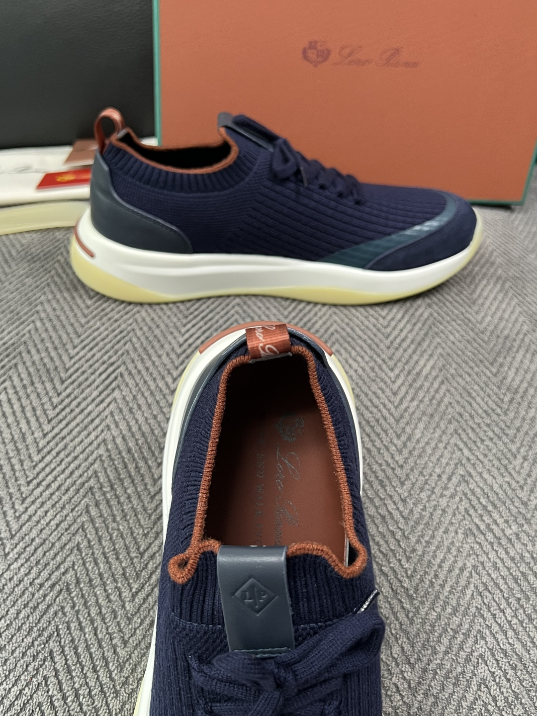 Loro Piana  高品质  顶级工艺品  诺悠翩雅  新品专柜同步原厂配置，鞋面意大利进口牛皮面料，高品质拼接工艺