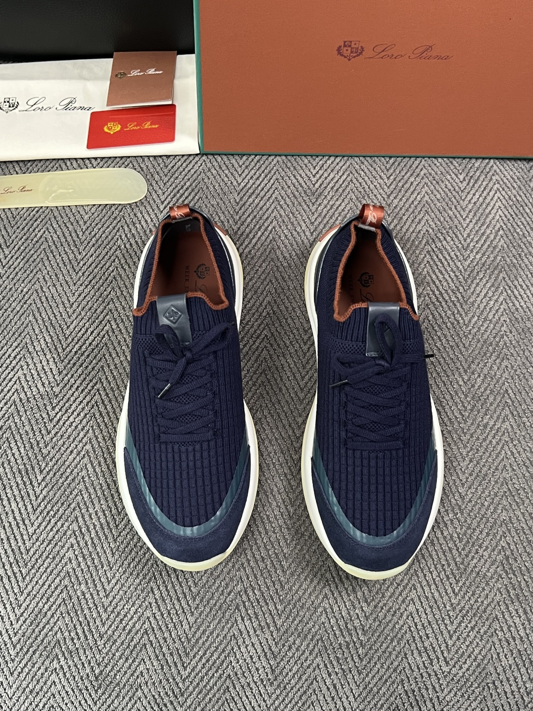 Loro Piana  高品质  顶级工艺品  诺悠翩雅  新品专柜同步原厂配置，鞋面意大利进口牛皮面料，高品质拼接工艺