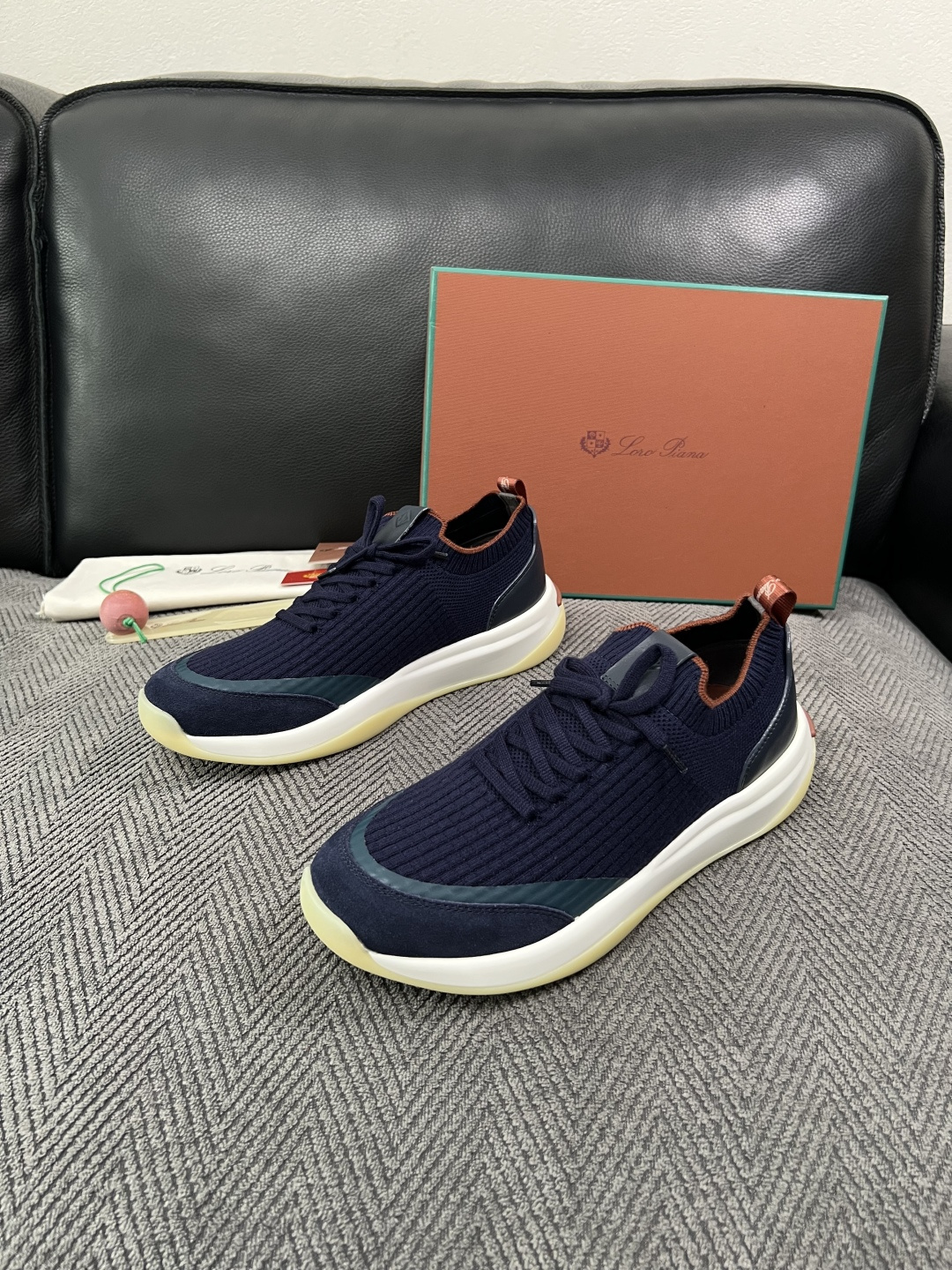 Loro Piana  高品质  顶级工艺品  诺悠翩雅  新品专柜同步原厂配置，鞋面意大利进口牛皮面料，高品质拼接工艺