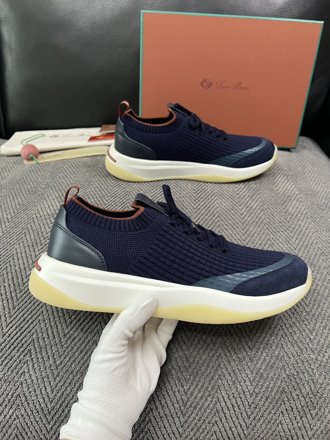 Loro Piana  高品质  顶级工艺品  诺悠翩雅  新品专柜同步原厂配置，鞋面意大利进口牛皮面料，高品质拼接工艺