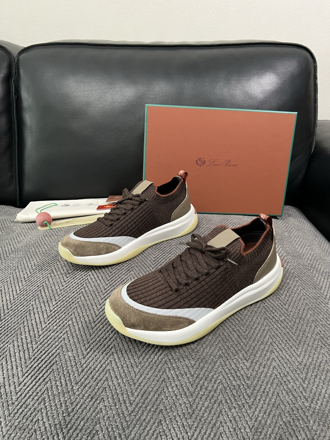 Loro Piana  高品质  顶级工艺品  诺悠翩雅  新品专柜同步原厂配置，鞋面意大利进口牛皮面料，高品质拼接工艺