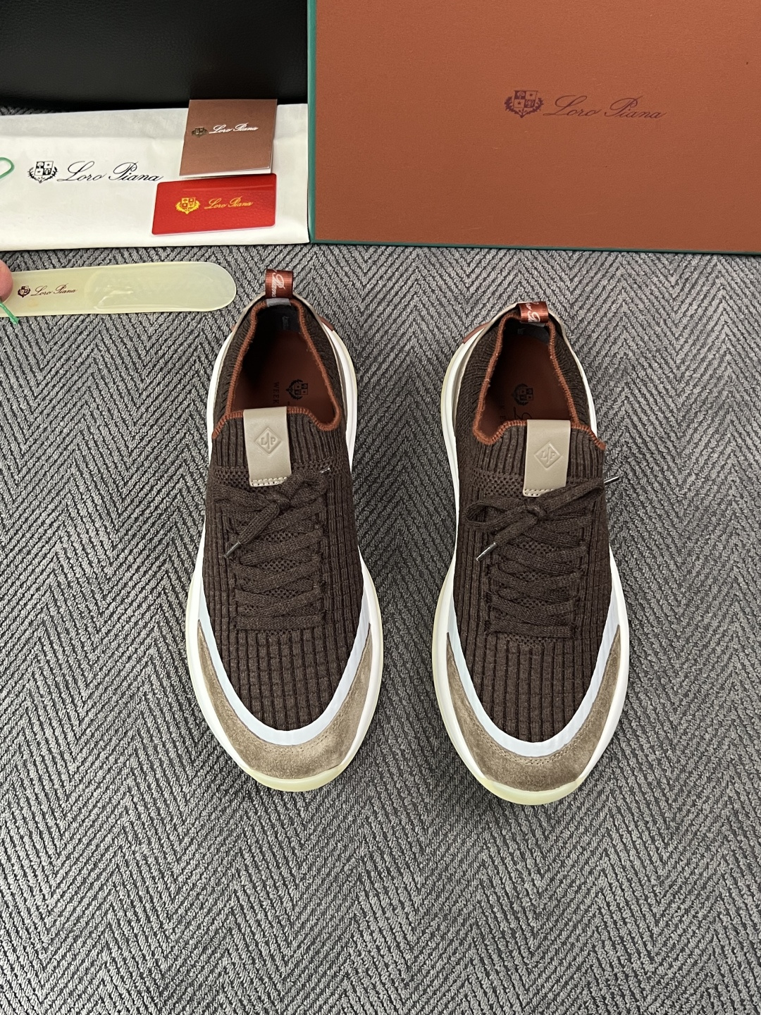 Loro Piana  高品质  顶级工艺品  诺悠翩雅  新品专柜同步原厂配置，鞋面意大利进口牛皮面料，高品质拼接工艺