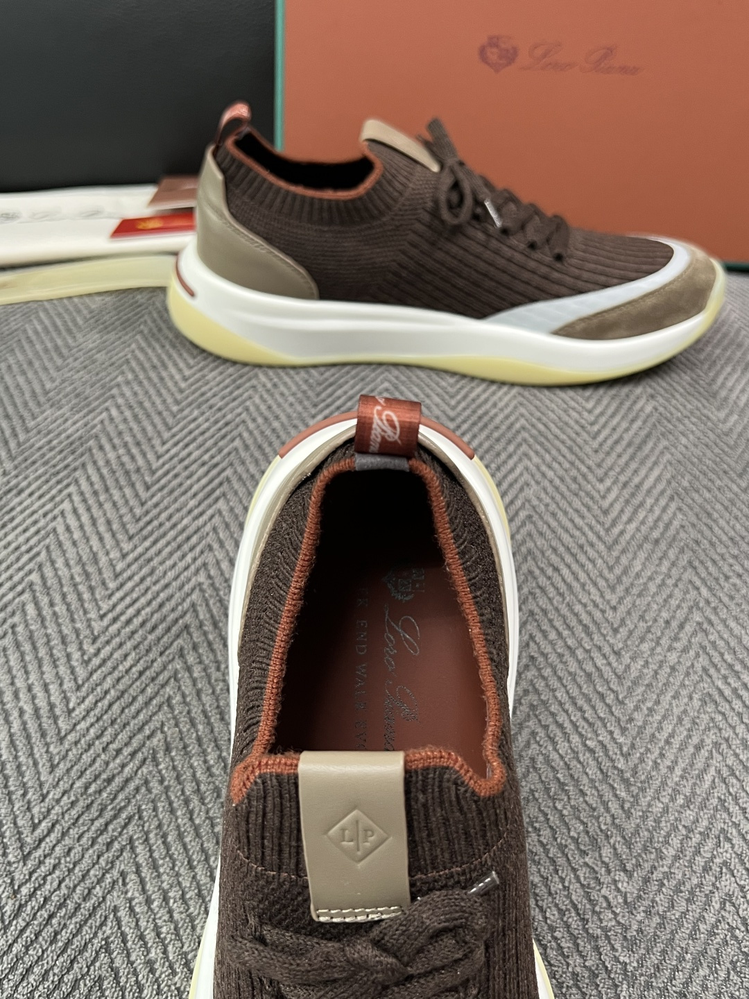 Loro Piana  高品质  顶级工艺品  诺悠翩雅  新品专柜同步原厂配置，鞋面意大利进口牛皮面料，高品质拼接工艺