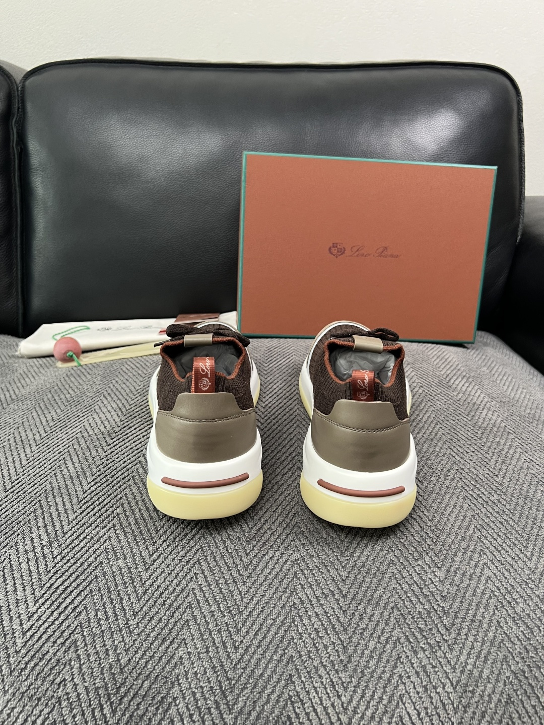 Loro Piana  高品质  顶级工艺品  诺悠翩雅  新品专柜同步原厂配置，鞋面意大利进口牛皮面料，高品质拼接工艺