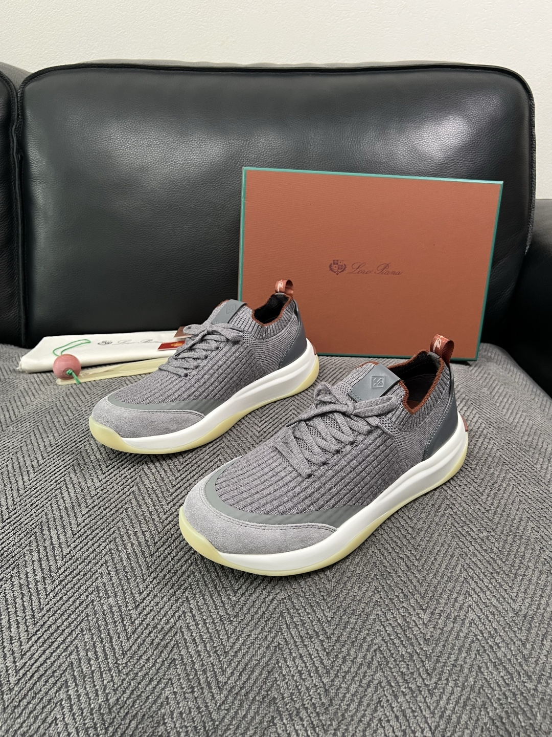 Loro Piana  高品质  顶级工艺品  诺悠翩雅  新品专柜同步原厂配置，鞋面意大利进口牛皮面料，高品质拼接工艺