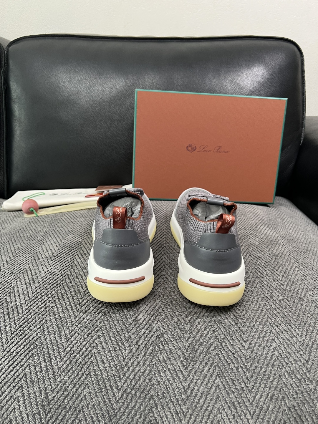 Loro Piana  高品质  顶级工艺品  诺悠翩雅  新品专柜同步原厂配置，鞋面意大利进口牛皮面料，高品质拼接工艺