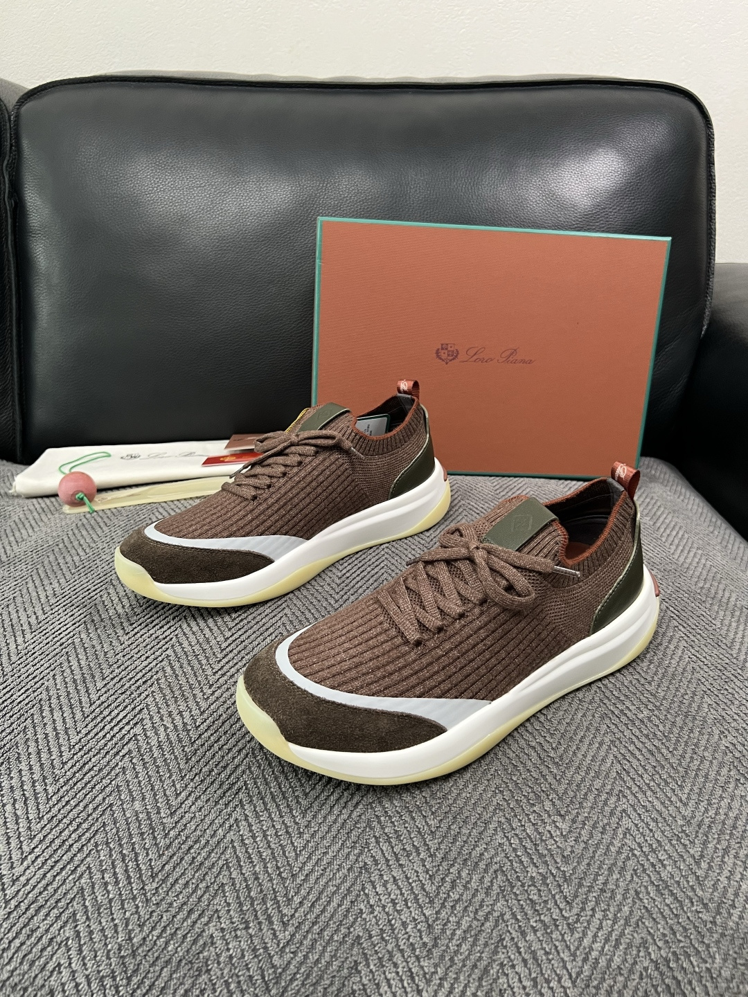Loro Piana  高品质  顶级工艺品  诺悠翩雅  新品专柜同步原厂配置，鞋面意大利进口牛皮面料，高品质拼接工艺