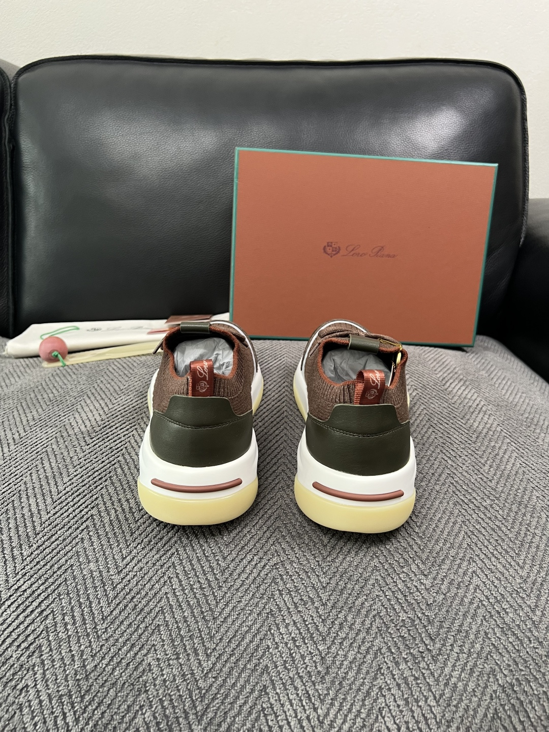 Loro Piana  高品质  顶级工艺品  诺悠翩雅  新品专柜同步原厂配置，鞋面意大利进口牛皮面料，高品质拼接工艺