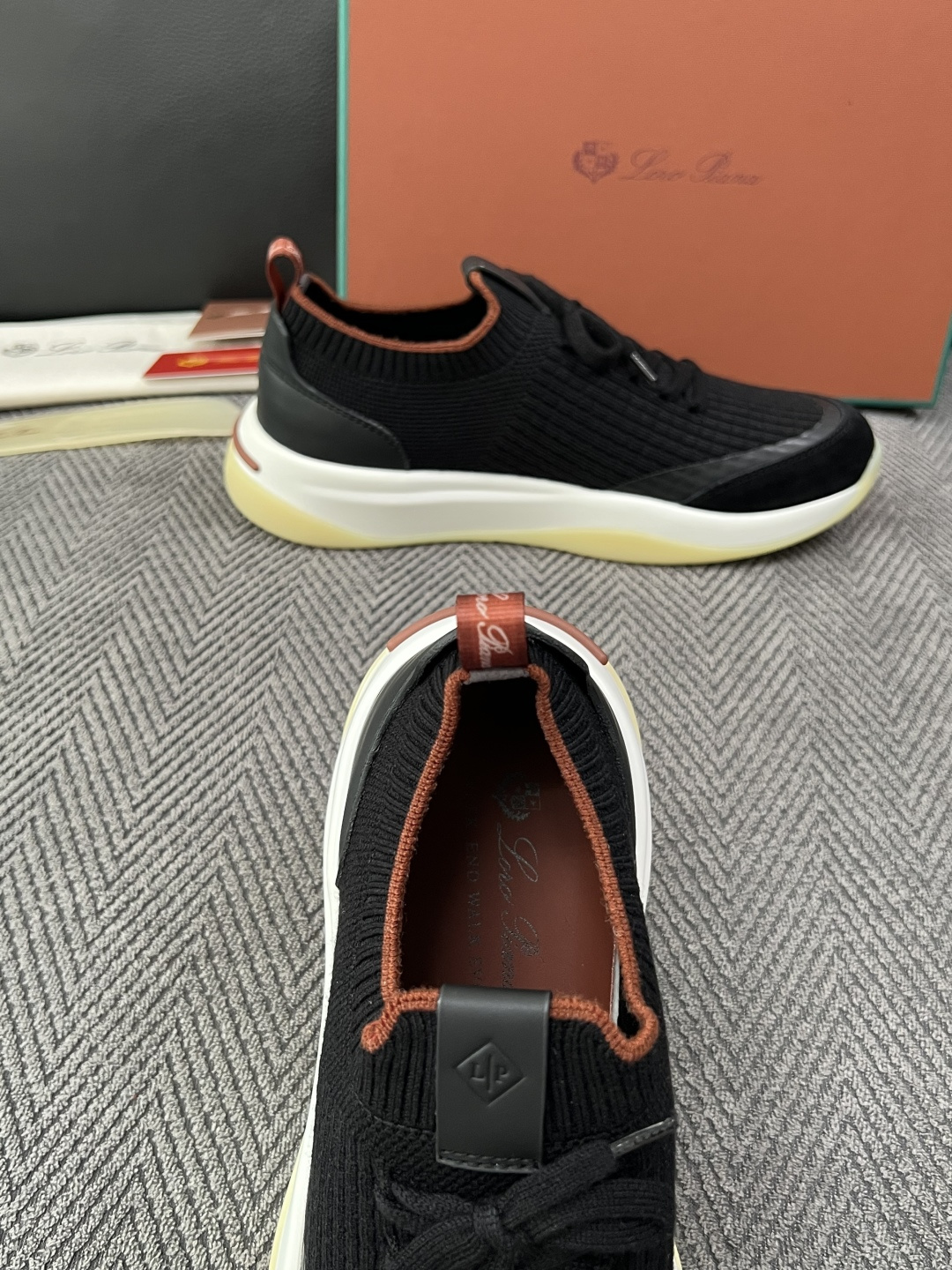 Loro Piana  高品质  顶级工艺品  诺悠翩雅  新品专柜同步原厂配置，鞋面意大利进口牛皮面料，高品质拼接工艺