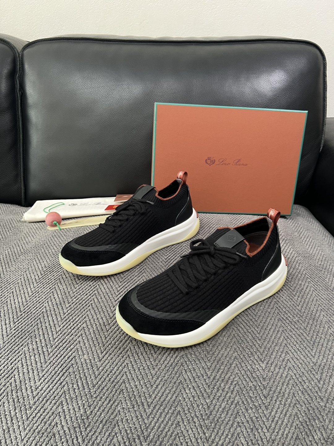 Loro Piana  高品质  顶级工艺品  诺悠翩雅  新品专柜同步原厂配置，鞋面意大利进口牛皮面料，高品质拼接工艺