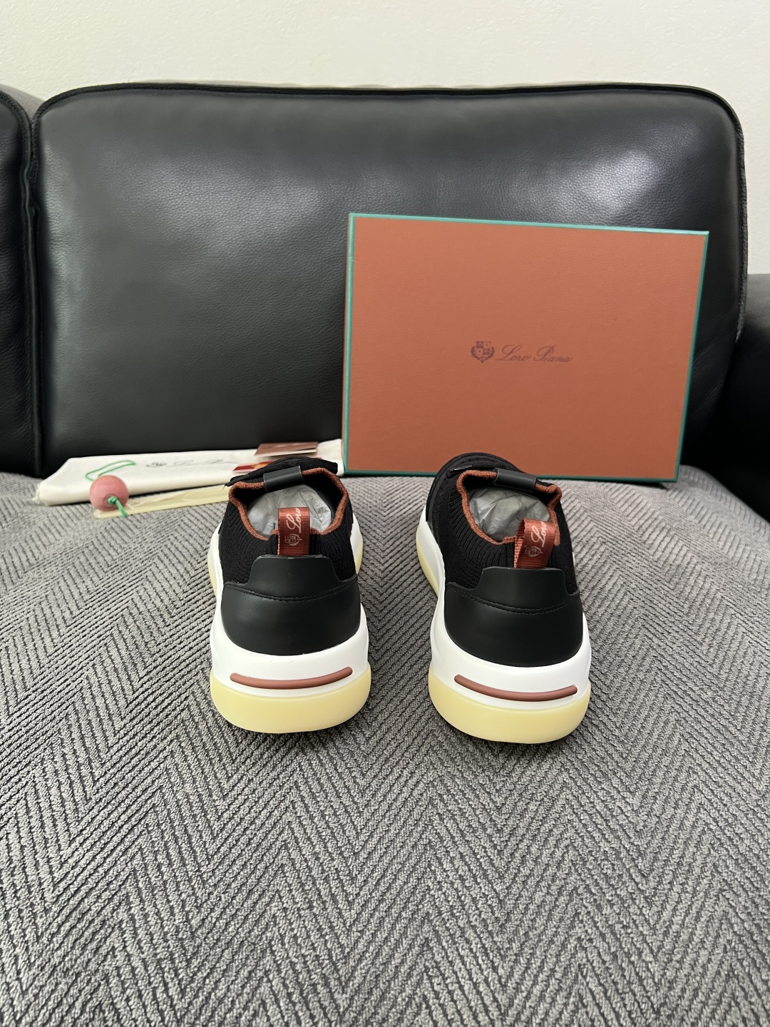 Loro Piana  高品质  顶级工艺品  诺悠翩雅  新品专柜同步原厂配置，鞋面意大利进口牛皮面料，高品质拼接工艺
