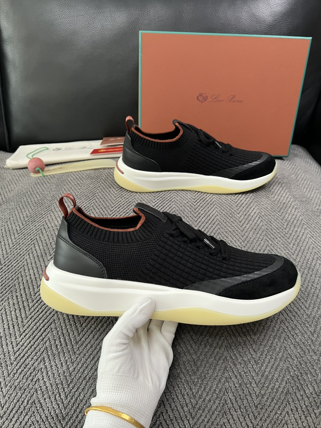Loro Piana  高品质  顶级工艺品  诺悠翩雅  新品专柜同步原厂配置，鞋面意大利进口牛皮面料，高品质拼接工艺