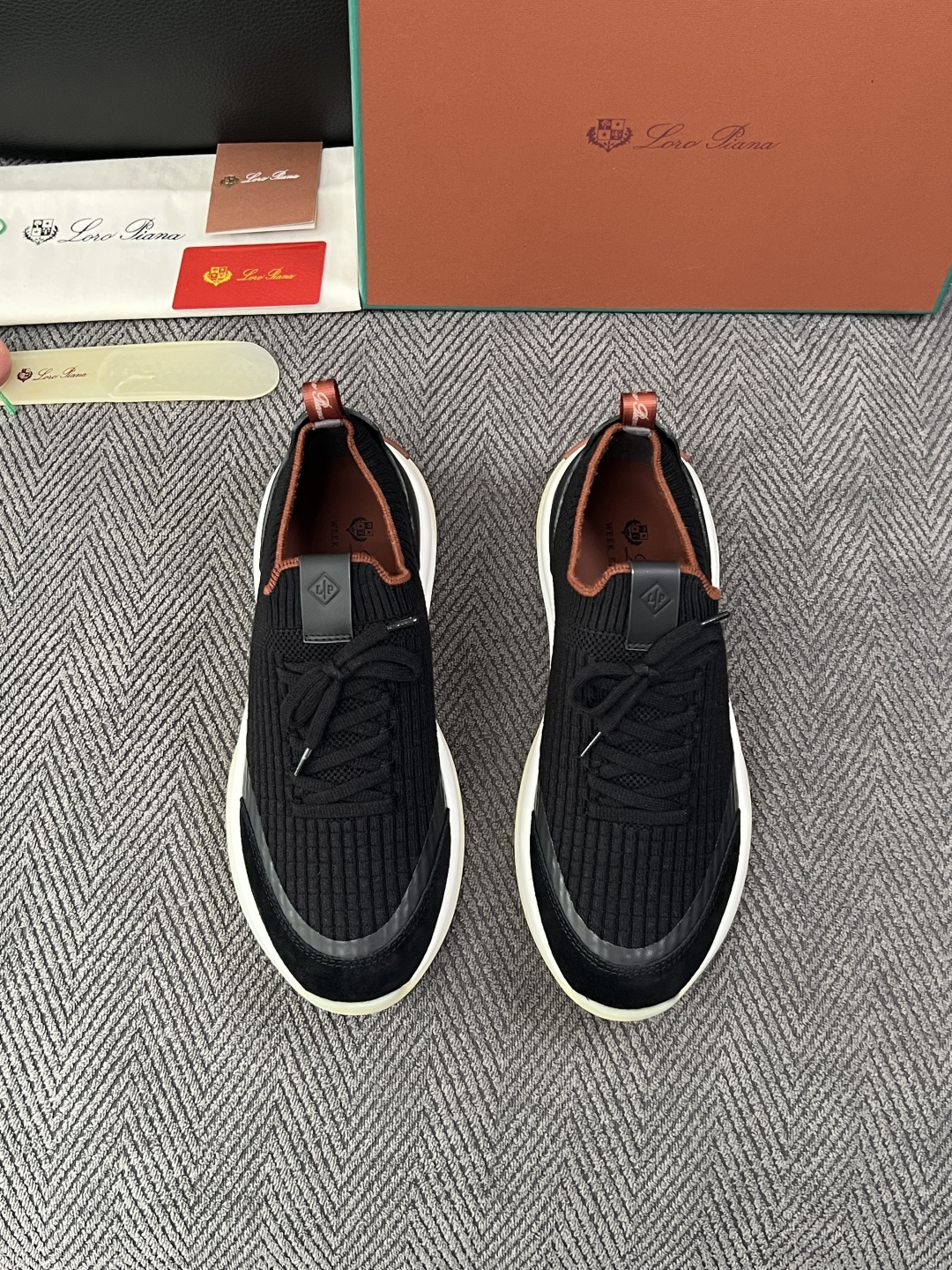 Loro Piana  高品质  顶级工艺品  诺悠翩雅  新品专柜同步原厂配置，鞋面意大利进口牛皮面料，高品质拼接工艺