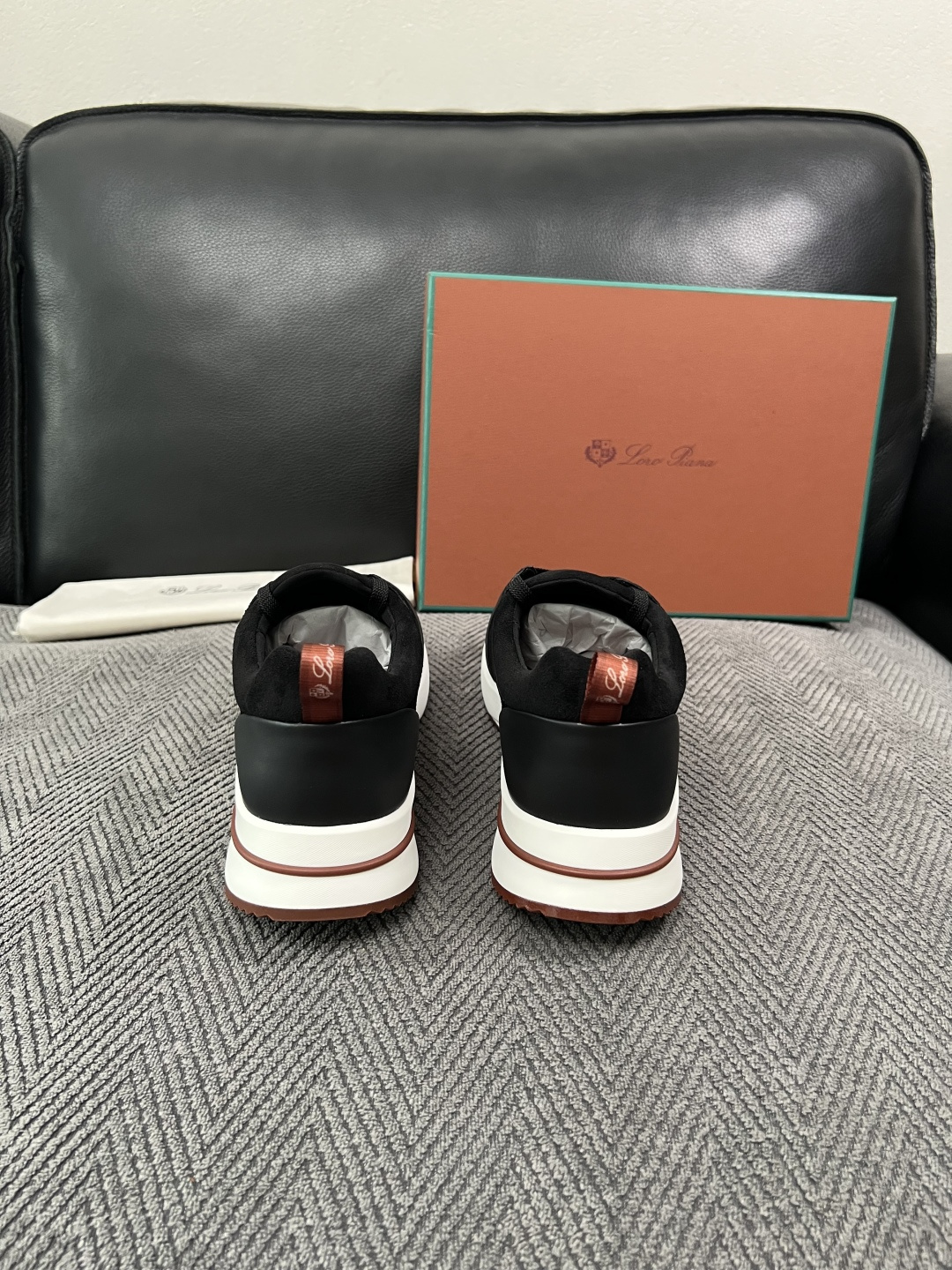Loro Piana  高品质  顶级工艺品  诺悠翩雅  新品专柜同步原厂配置，鞋面意大利进口牛皮面料，高品质拼接工艺