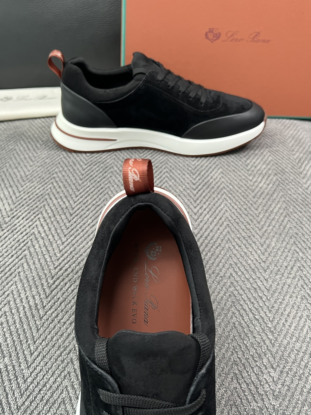 Loro Piana  高品质  顶级工艺品  诺悠翩雅  新品专柜同步原厂配置，鞋面意大利进口牛皮面料，高品质拼接工艺