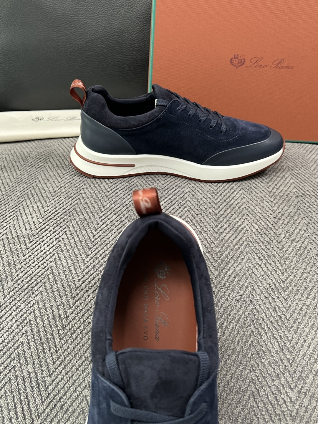Loro Piana  高品质  顶级工艺品  诺悠翩雅  新品专柜同步原厂配置，鞋面意大利进口牛皮面料，高品质拼接工艺