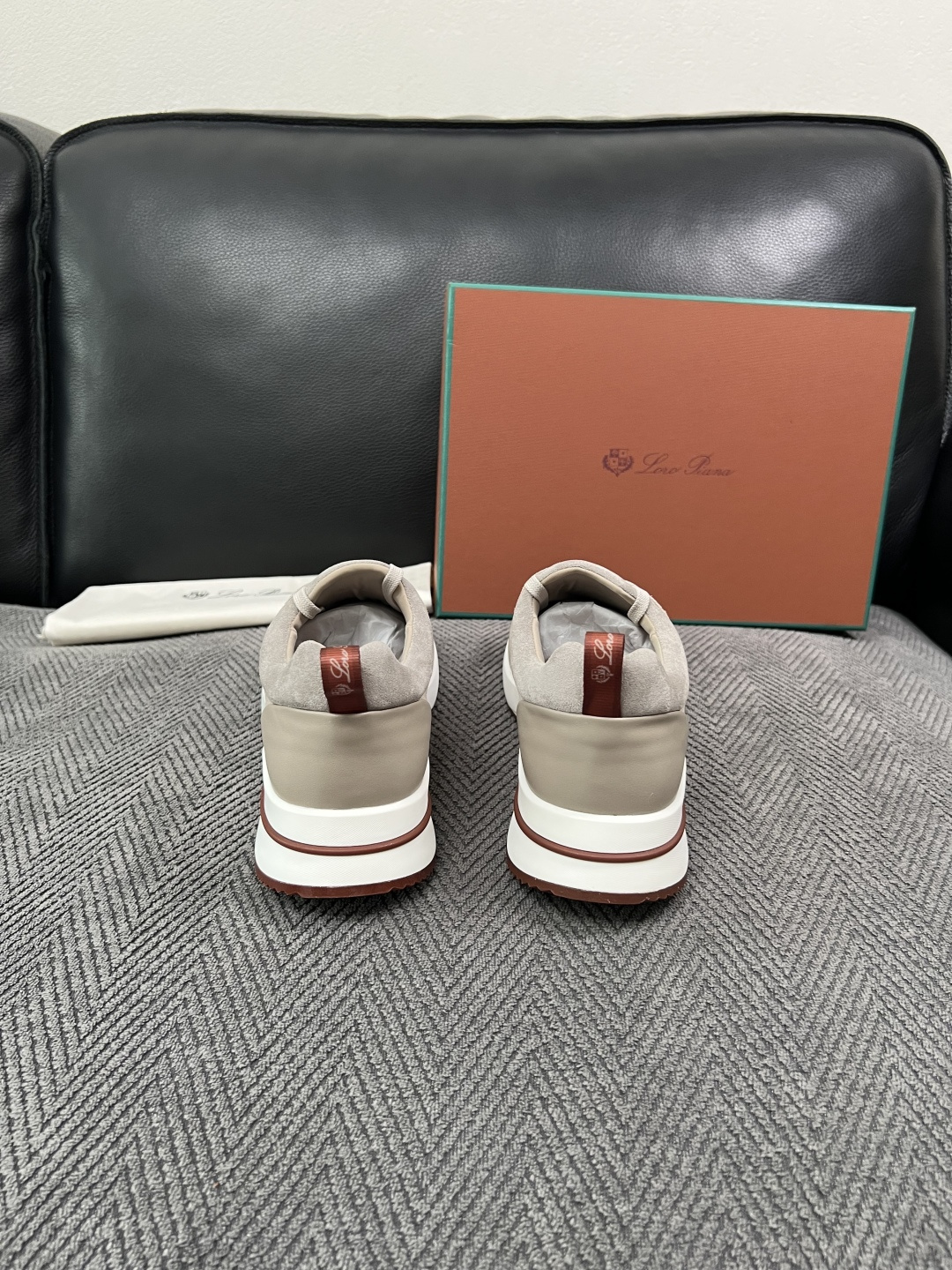 Loro Piana  高品质  顶级工艺品  诺悠翩雅  新品专柜同步原厂配置，鞋面意大利进口牛皮面料，高品质拼接工艺