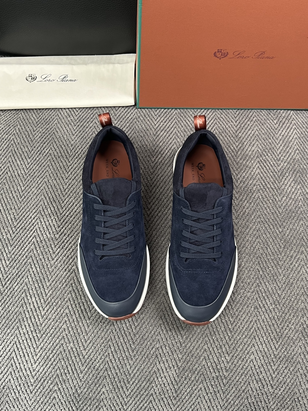 Loro Piana  高品质  顶级工艺品  诺悠翩雅  新品专柜同步原厂配置，鞋面意大利进口牛皮面料，高品质拼接工艺