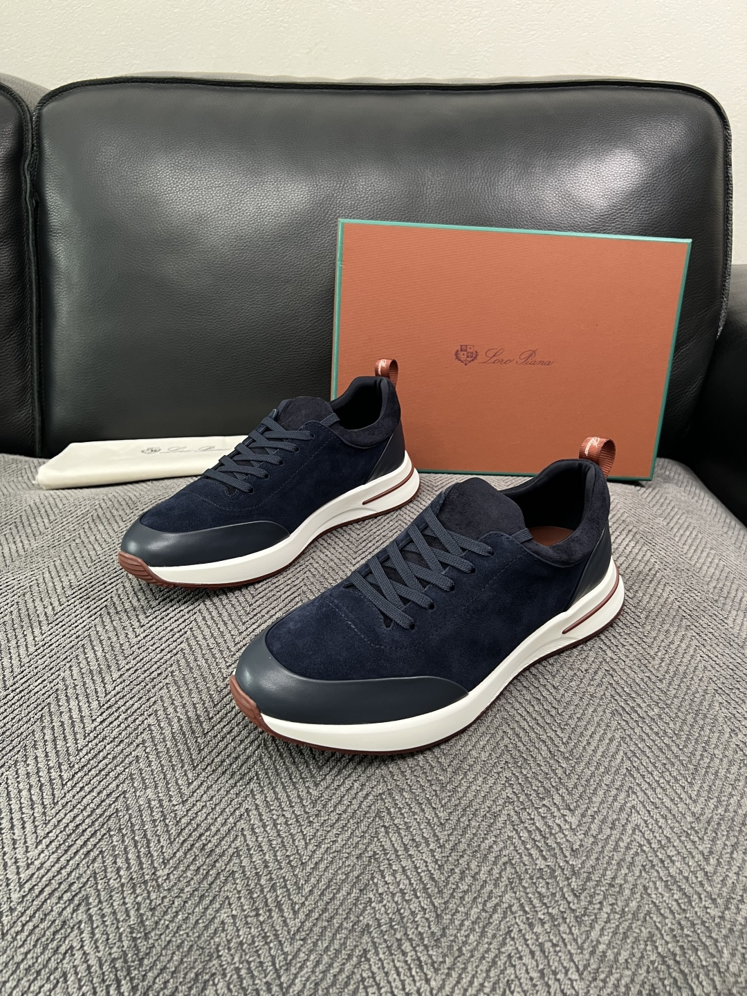 Loro Piana  高品质  顶级工艺品  诺悠翩雅  新品专柜同步原厂配置，鞋面意大利进口牛皮面料，高品质拼接工艺