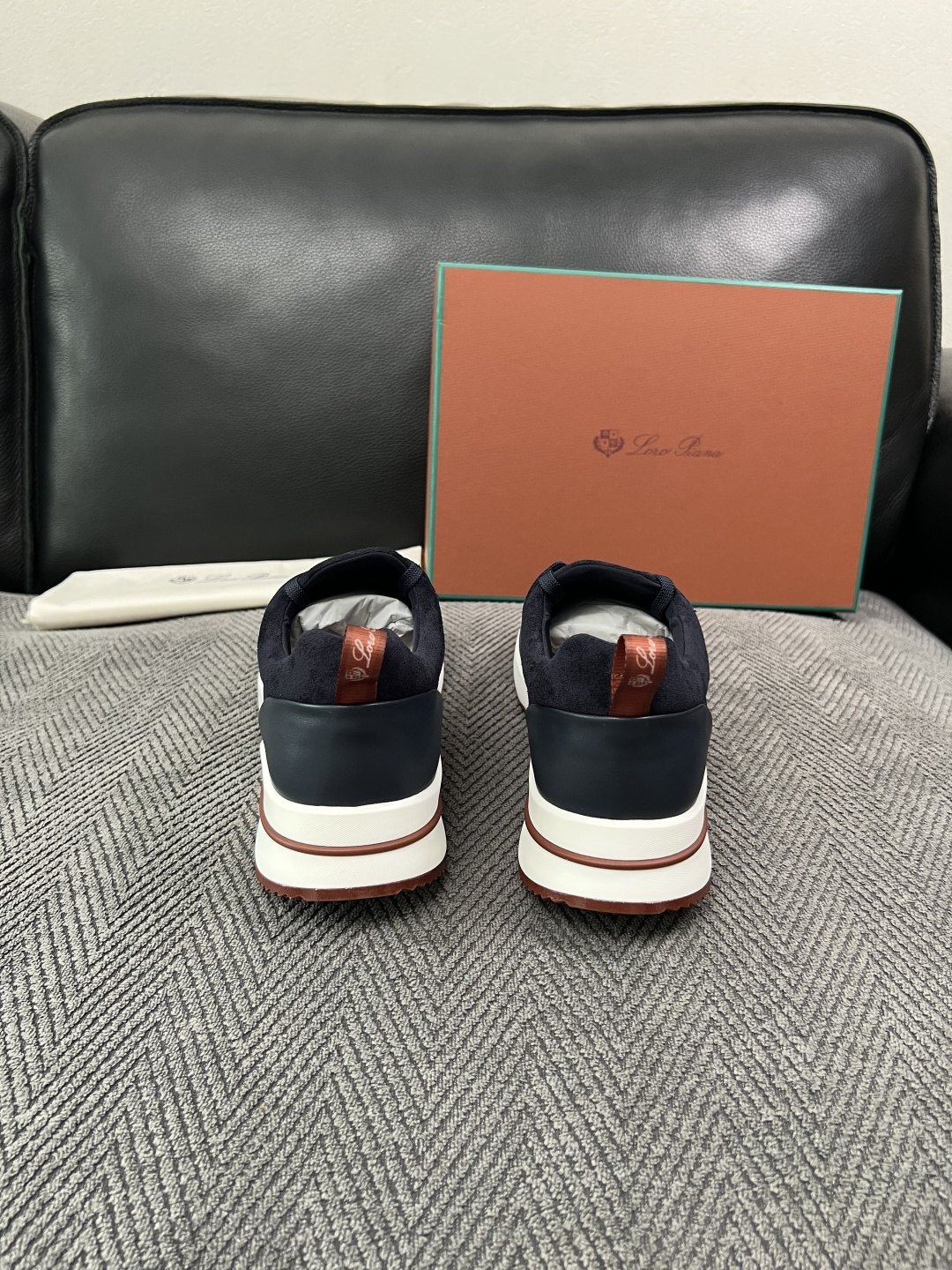 Loro Piana  高品质  顶级工艺品  诺悠翩雅  新品专柜同步原厂配置，鞋面意大利进口牛皮面料，高品质拼接工艺