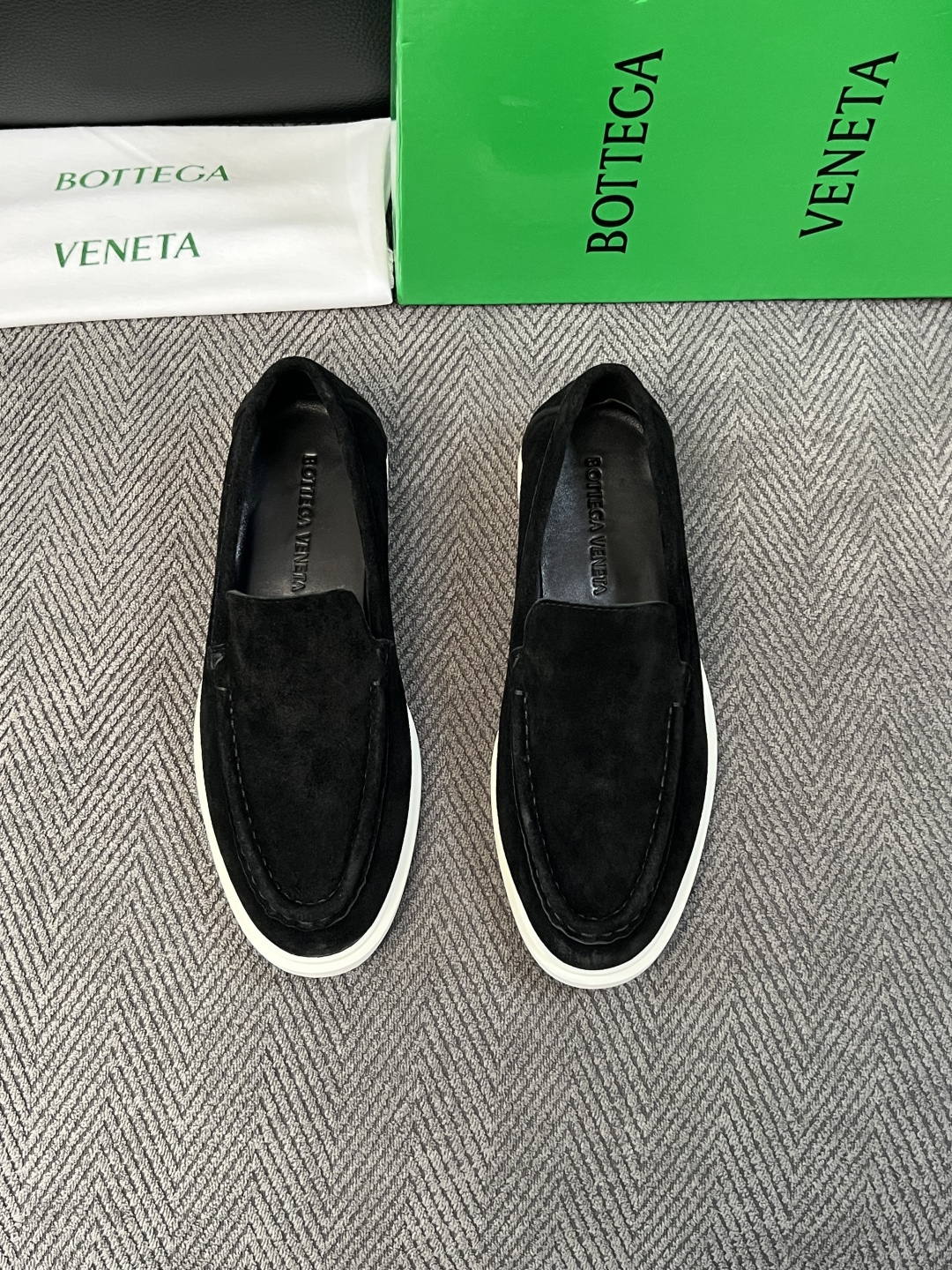 BOTTEGA  VENETA  顶级代购  葆蝶家 专柜同步，鞋面意大利进口编织牛皮面料，透气牛皮内里舒适，鞋底：原厂