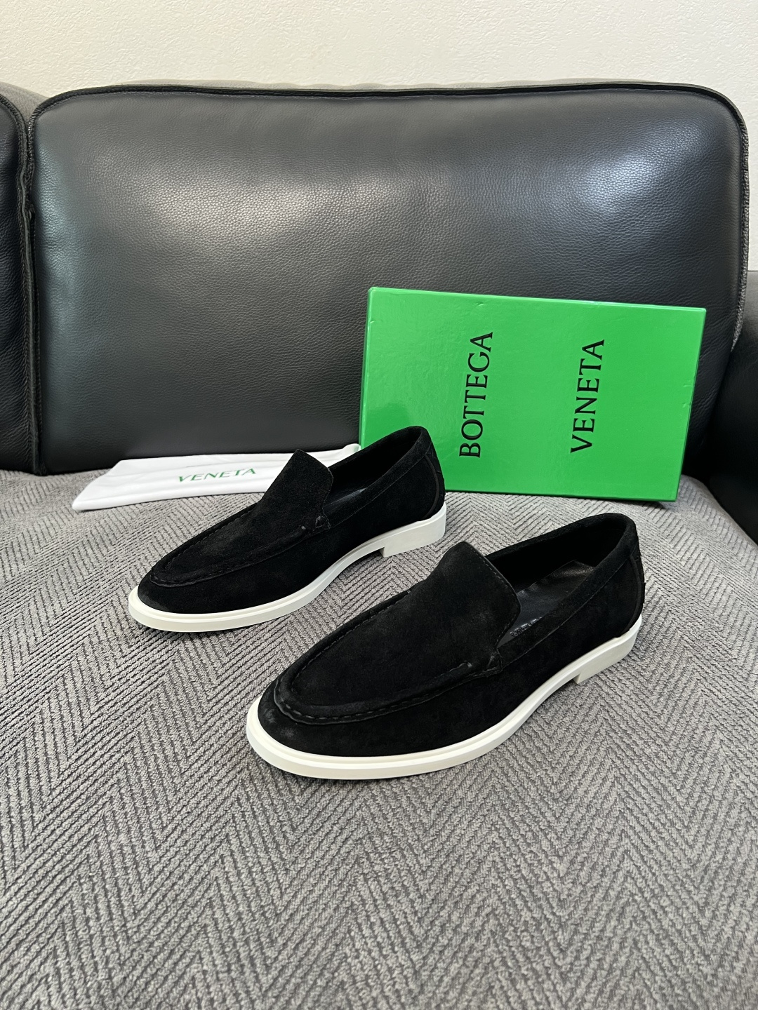 BOTTEGA  VENETA  顶级代购  葆蝶家 专柜同步，鞋面意大利进口编织牛皮面料，透气牛皮内里舒适，鞋底：原厂