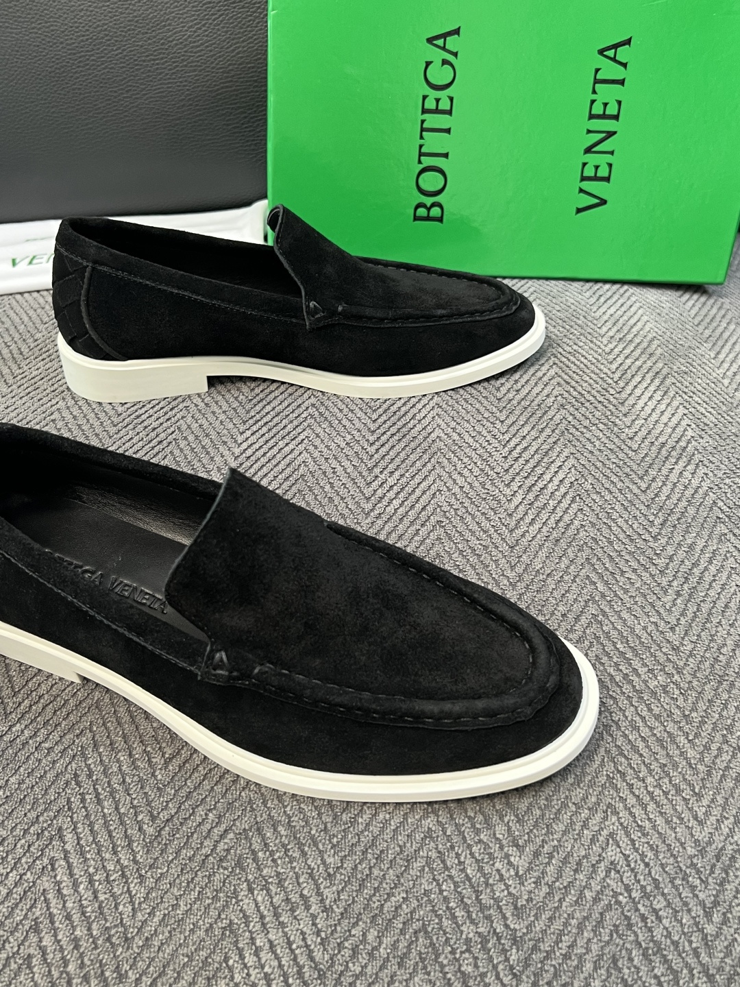 BOTTEGA  VENETA  顶级代购  葆蝶家 专柜同步，鞋面意大利进口编织牛皮面料，透气牛皮内里舒适，鞋底：原厂