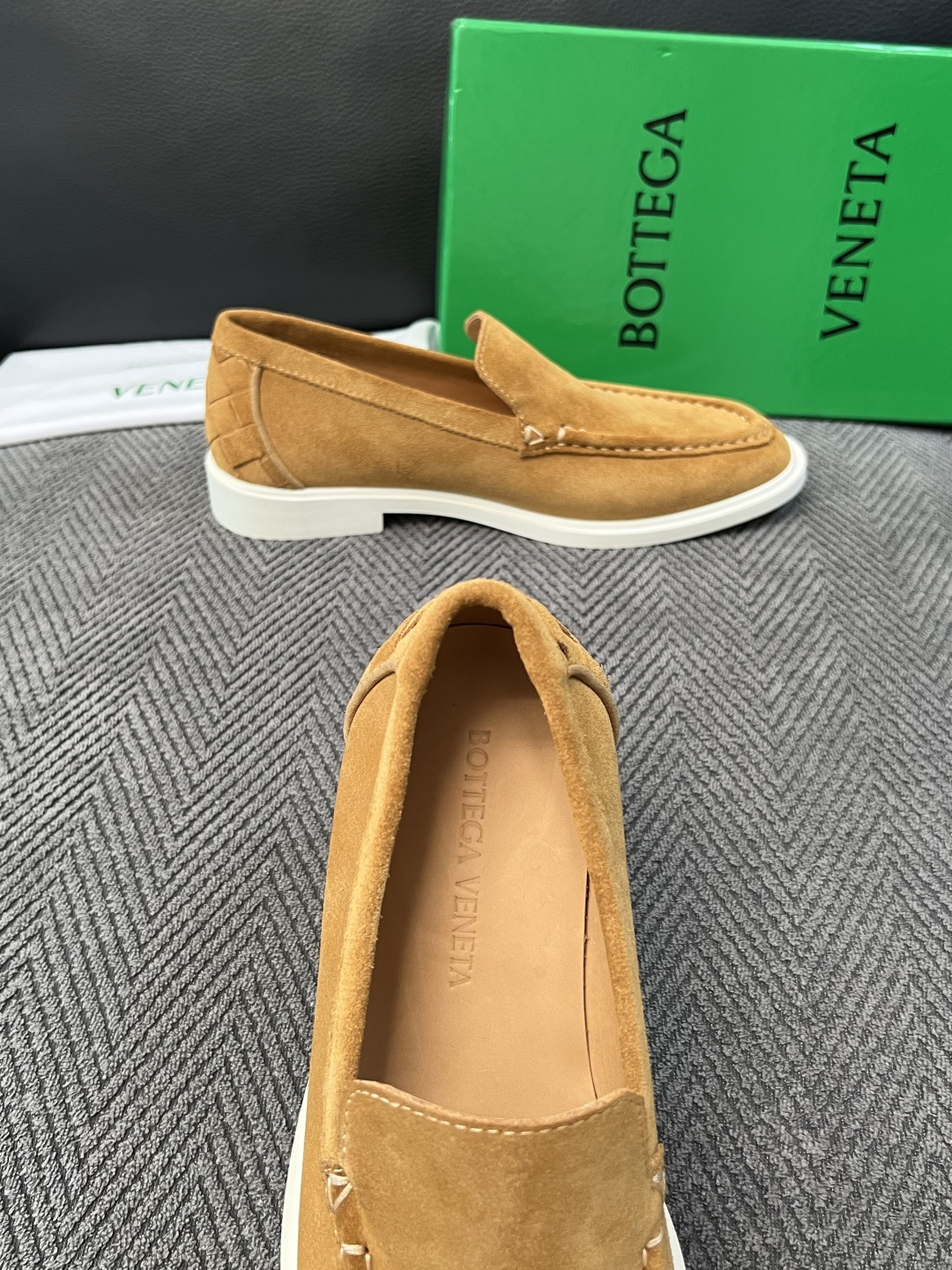 BOTTEGA  VENETA  顶级代购  葆蝶家 专柜同步，鞋面意大利进口编织牛皮面料，透气牛皮内里舒适，鞋底：原厂