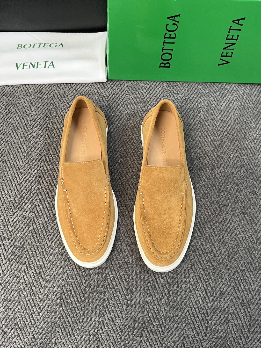 BOTTEGA  VENETA  顶级代购  葆蝶家 专柜同步，鞋面意大利进口编织牛皮面料，透气牛皮内里舒适，鞋底：原厂