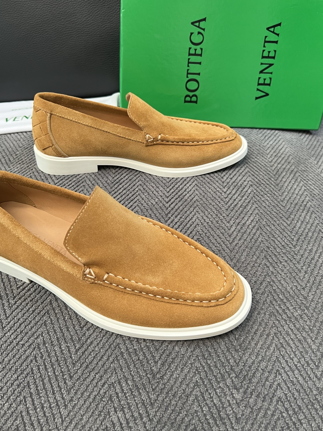 BOTTEGA  VENETA  顶级代购  葆蝶家 专柜同步，鞋面意大利进口编织牛皮面料，透气牛皮内里舒适，鞋底：原厂