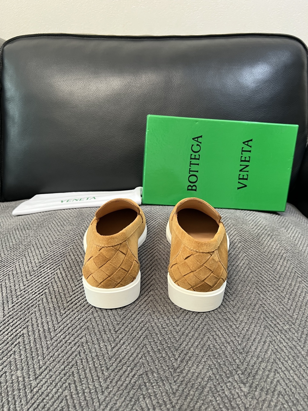 BOTTEGA  VENETA  顶级代购  葆蝶家 专柜同步，鞋面意大利进口编织牛皮面料，透气牛皮内里舒适，鞋底：原厂