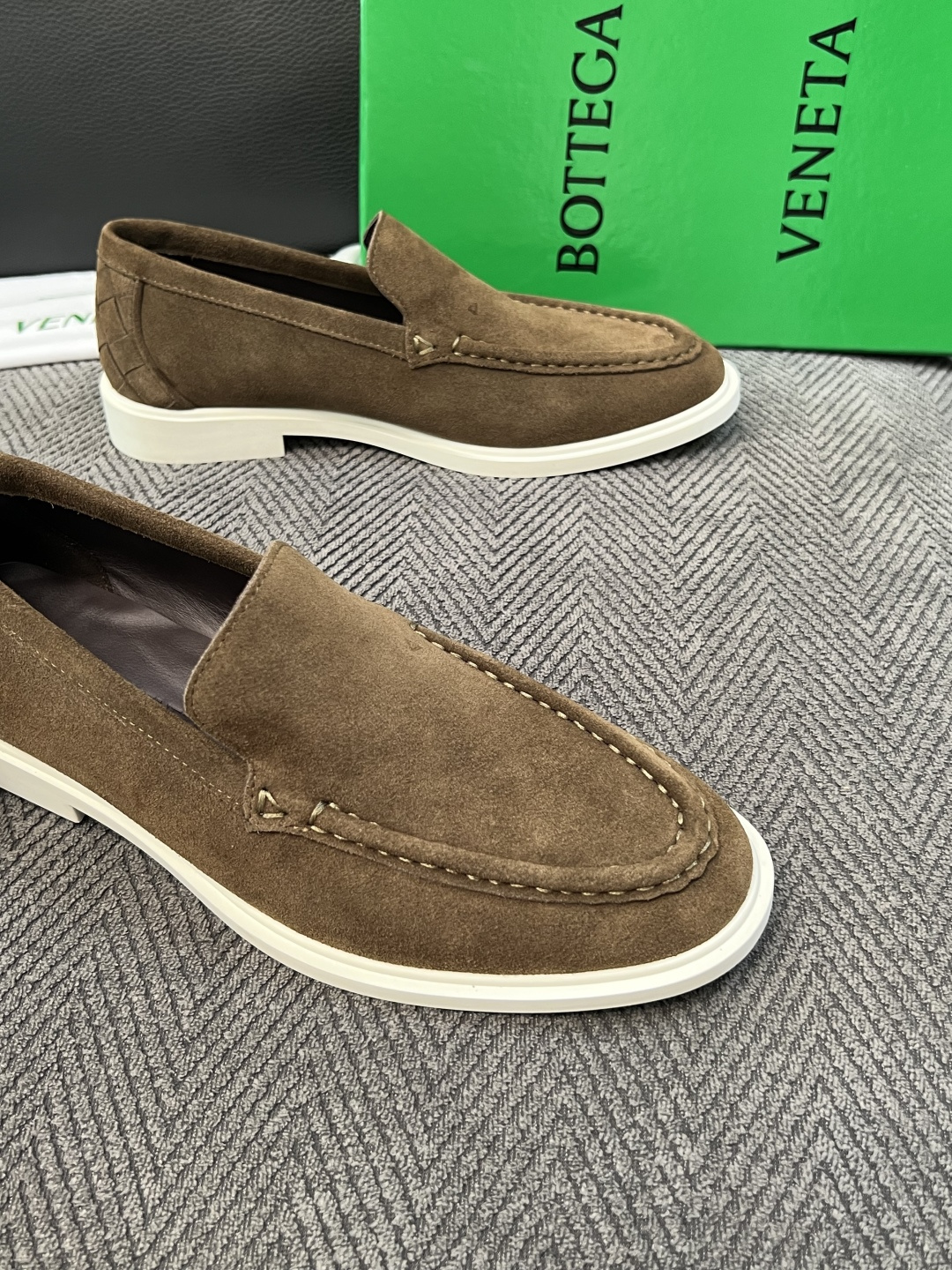 BOTTEGA  VENETA  顶级代购  葆蝶家 专柜同步，鞋面意大利进口编织牛皮面料，透气牛皮内里舒适，鞋底：原厂