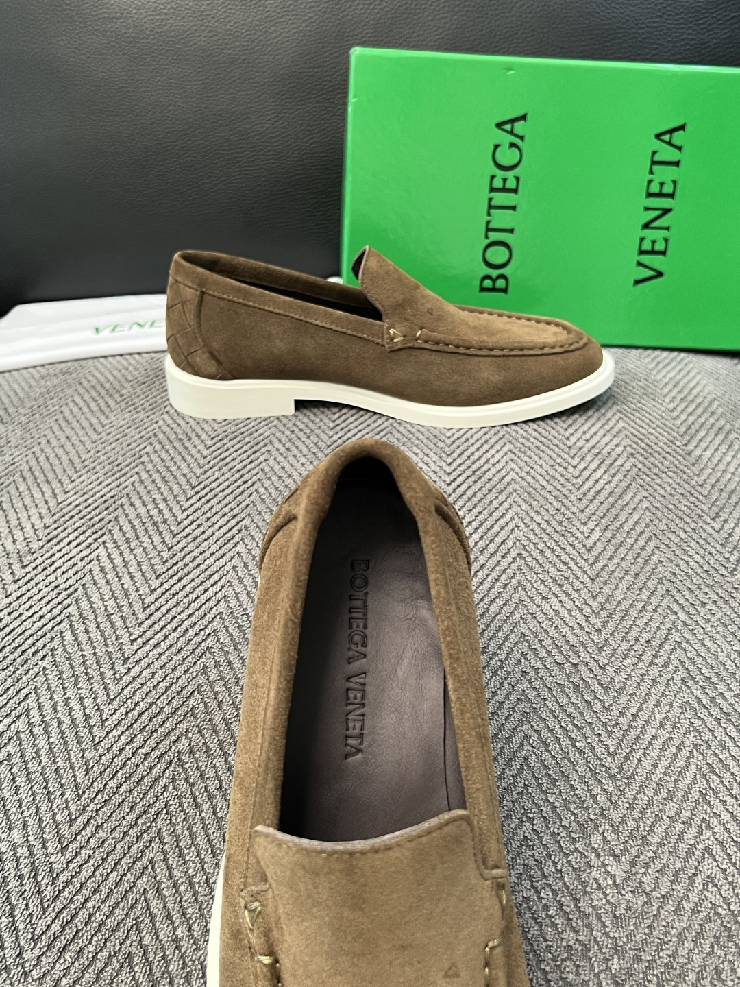 BOTTEGA  VENETA  顶级代购  葆蝶家 专柜同步，鞋面意大利进口编织牛皮面料，透气牛皮内里舒适，鞋底：原厂