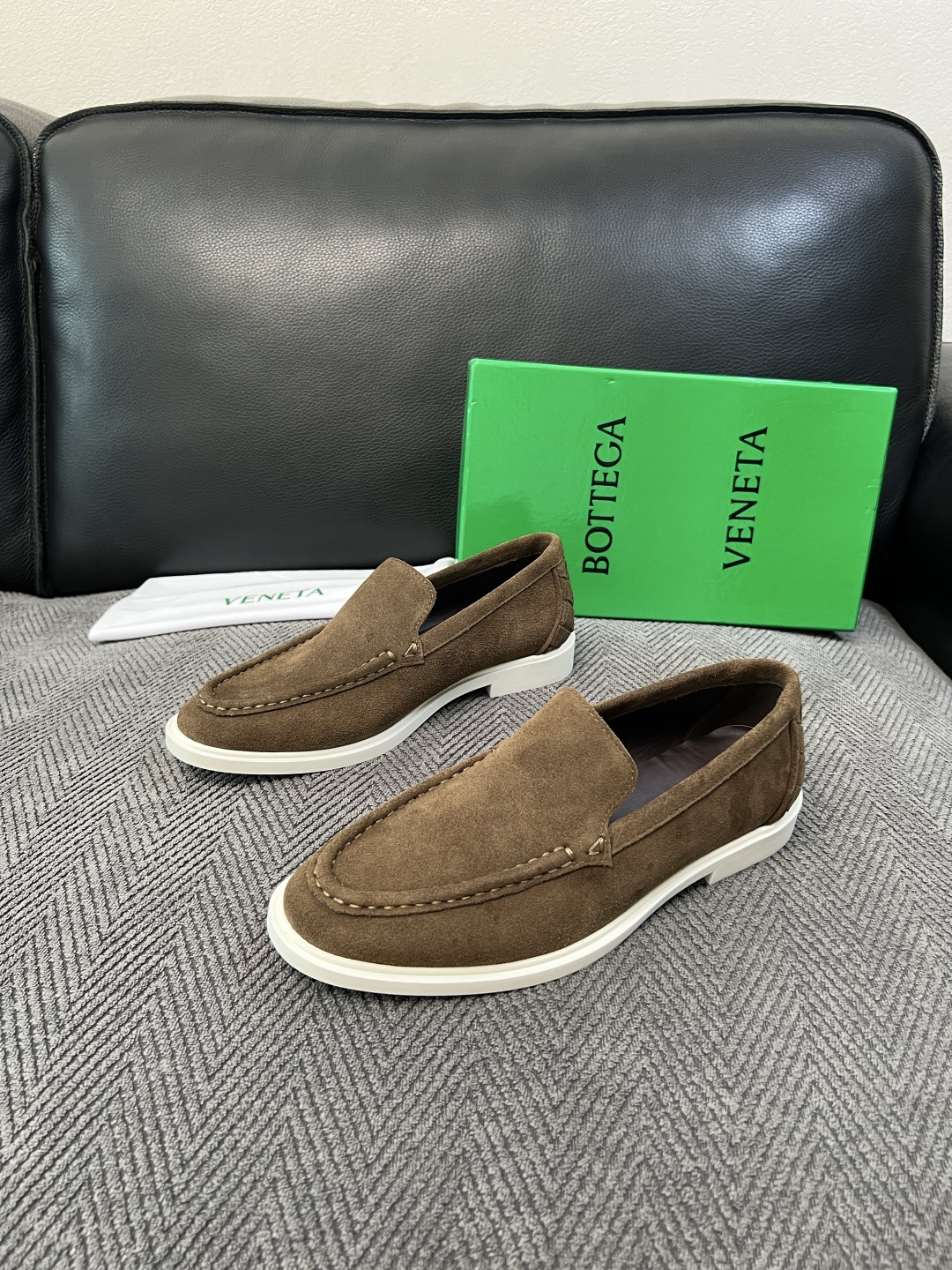 BOTTEGA  VENETA  顶级代购  葆蝶家 专柜同步，鞋面意大利进口编织牛皮面料，透气牛皮内里舒适，鞋底：原厂