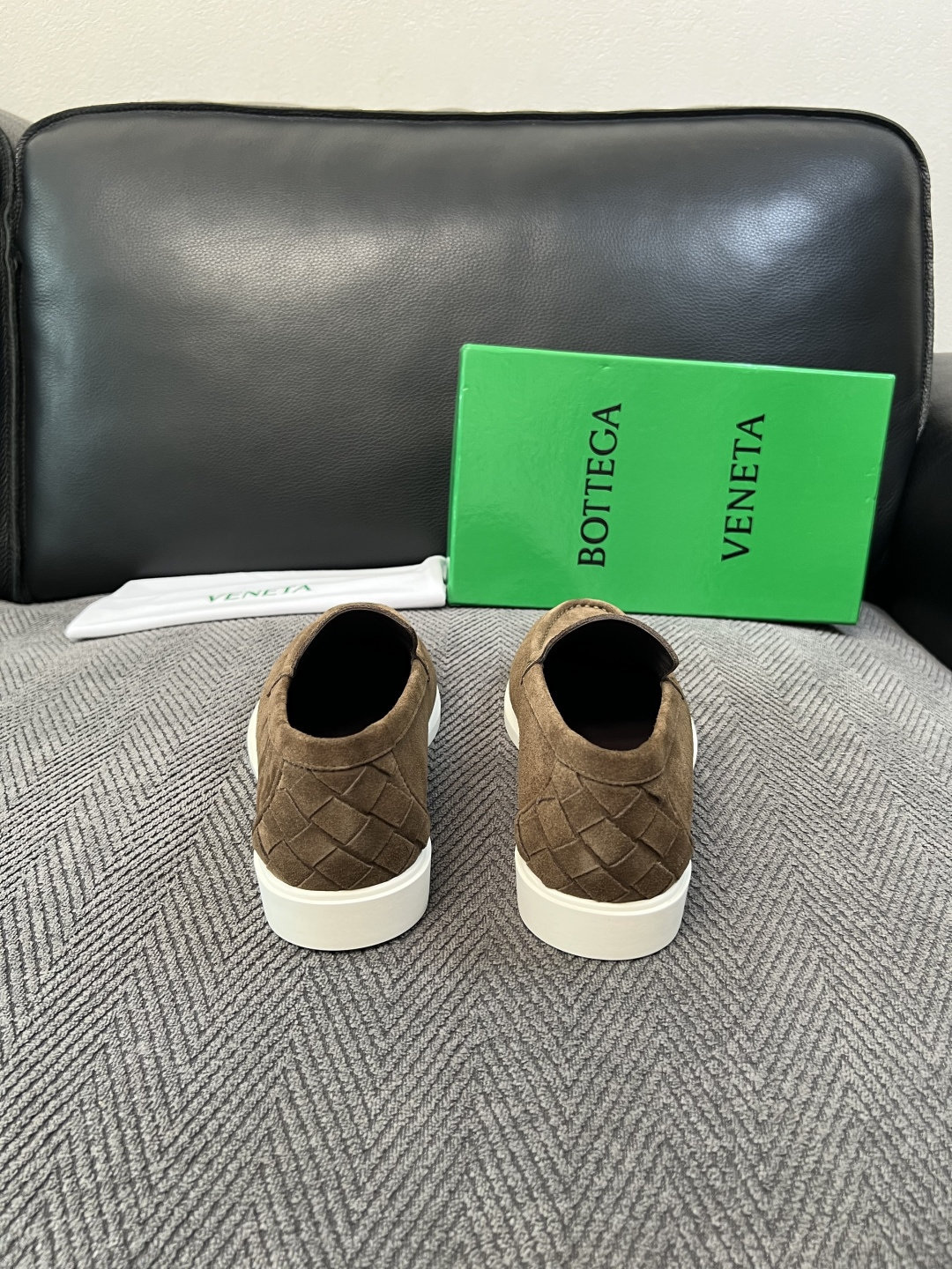 BOTTEGA  VENETA  顶级代购  葆蝶家 专柜同步，鞋面意大利进口编织牛皮面料，透气牛皮内里舒适，鞋底：原厂