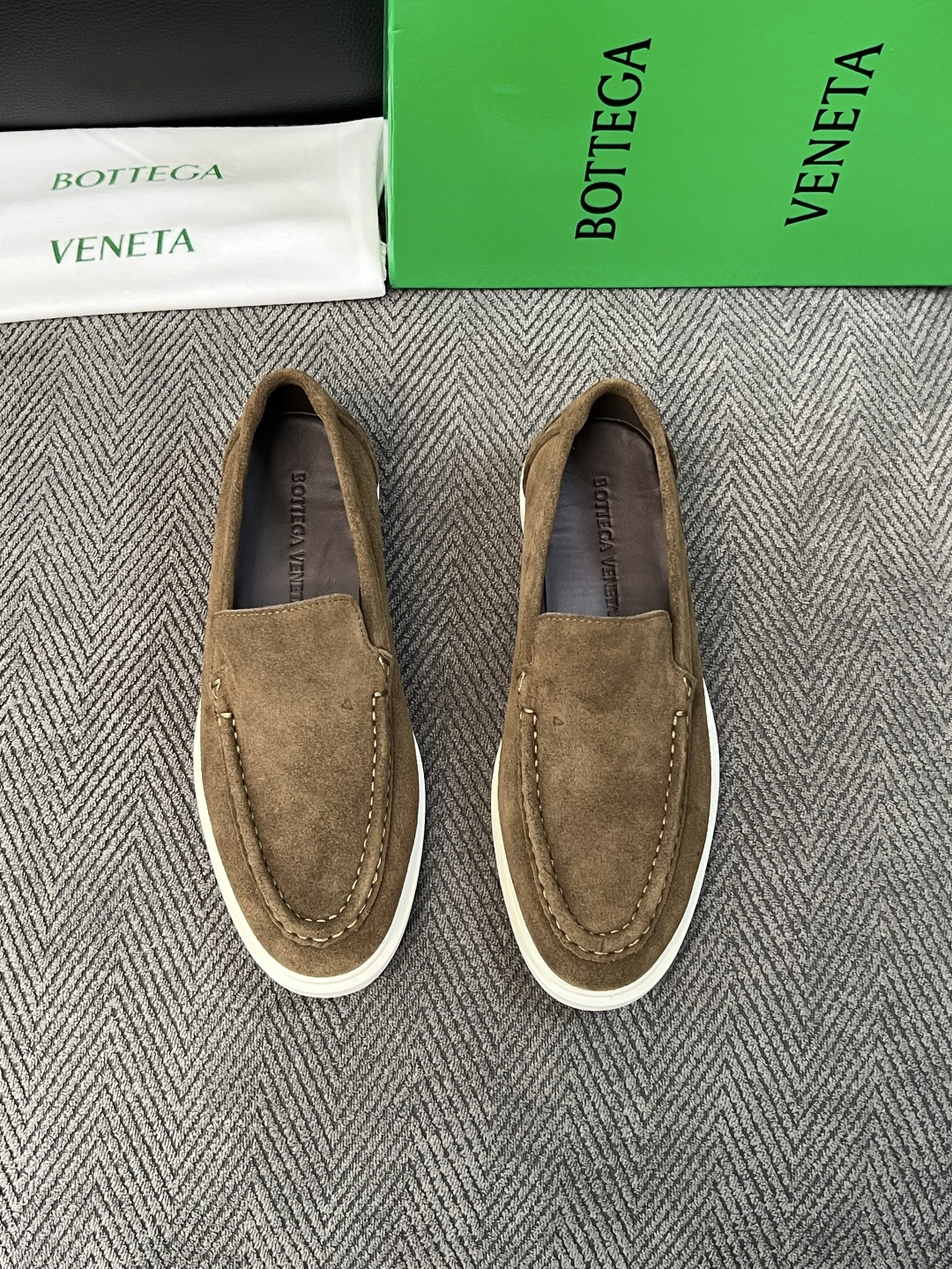 BOTTEGA  VENETA  顶级代购  葆蝶家 专柜同步，鞋面意大利进口编织牛皮面料，透气牛皮内里舒适，鞋底：原厂