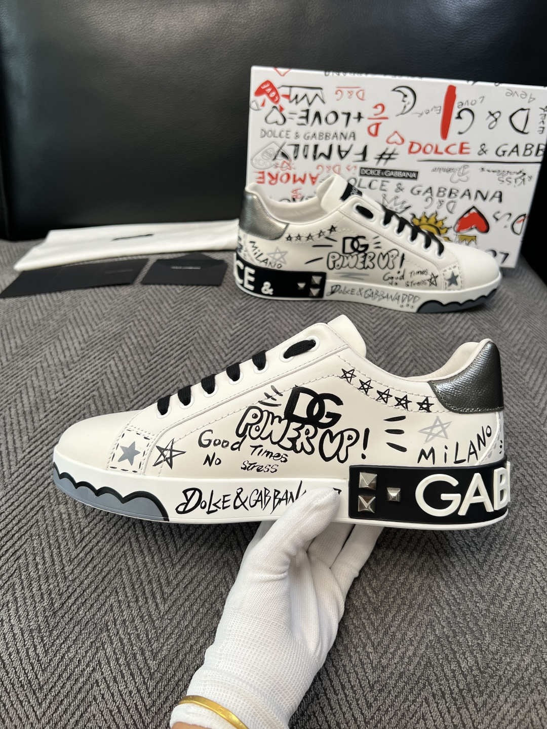 Dolce & Gabbana   高品质  顶级工艺品  杜嘉班纳  爆款专柜新品同步，鞋面意大利进口牛皮搭配网面料，