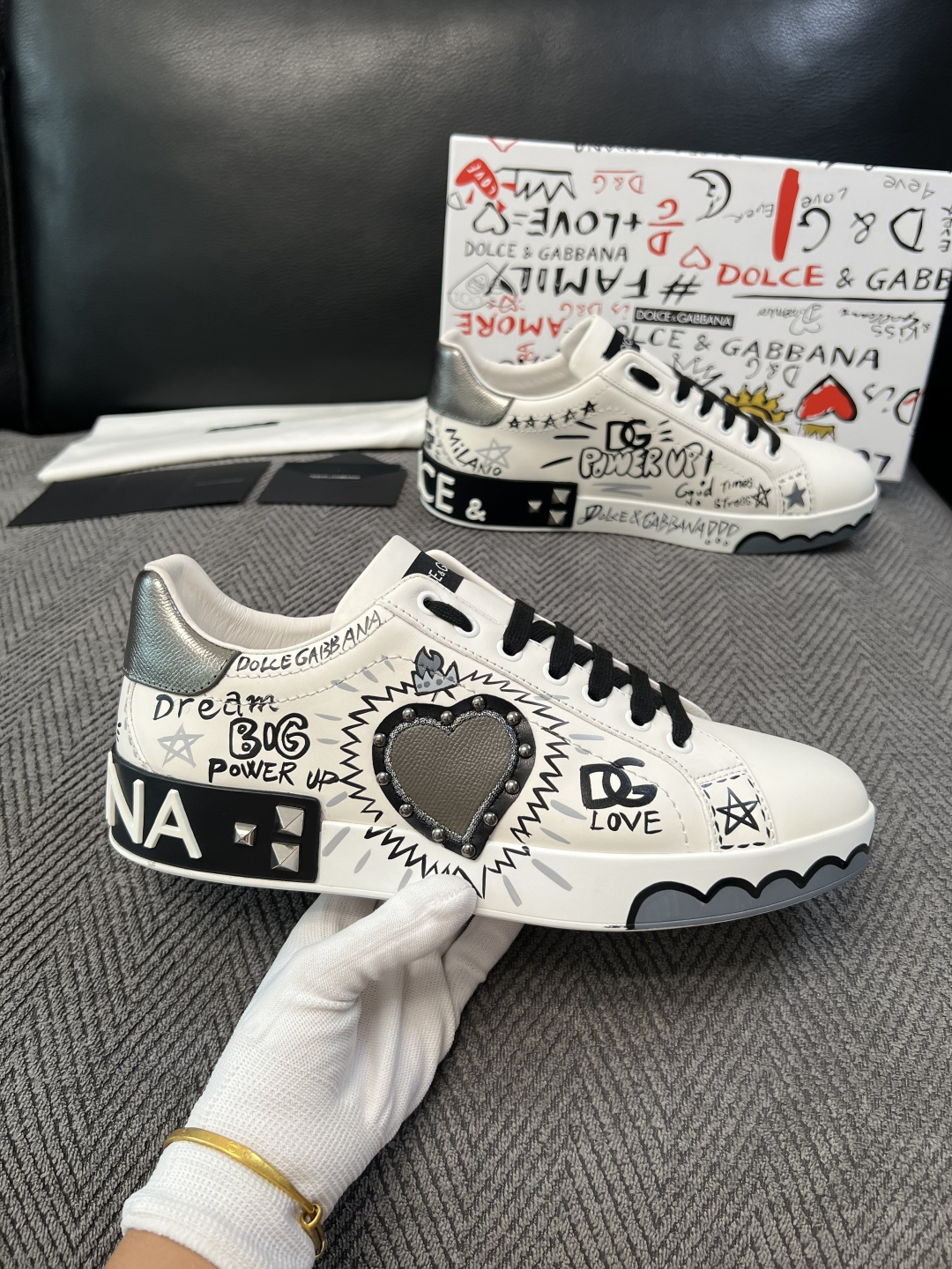 Dolce & Gabbana   高品质  顶级工艺品  杜嘉班纳  爆款专柜新品同步，鞋面意大利进口牛皮搭配网面料，