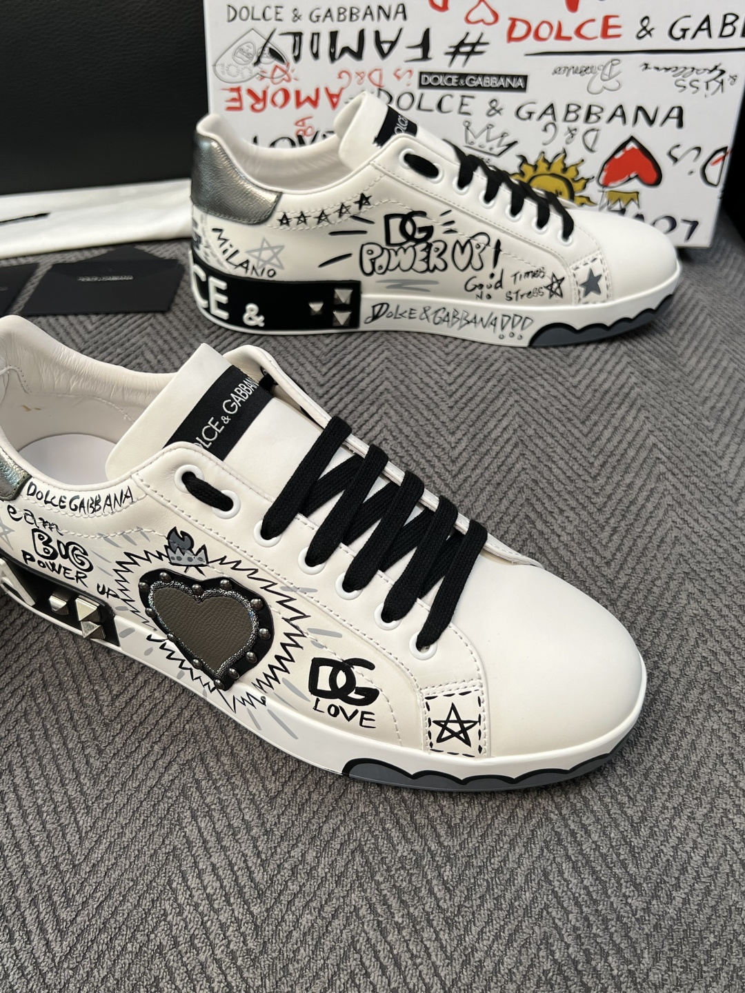 Dolce & Gabbana   高品质  顶级工艺品  杜嘉班纳  爆款专柜新品同步，鞋面意大利进口牛皮搭配网面料，
