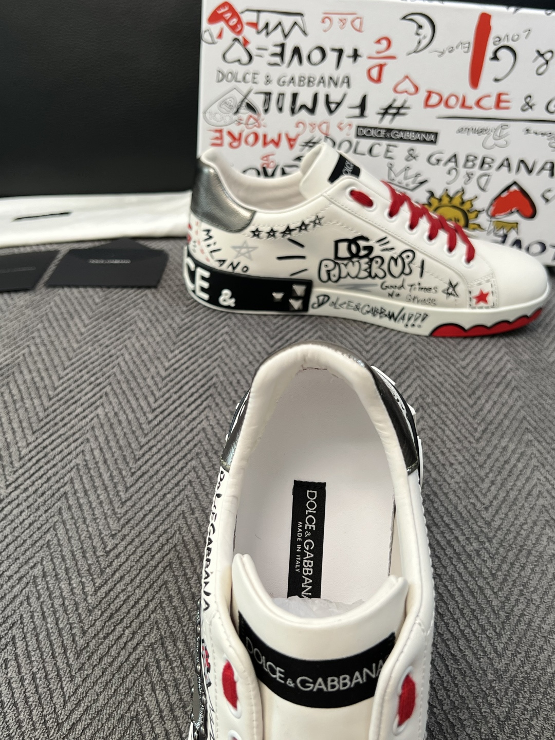 Dolce & Gabbana   高品质  顶级工艺品  杜嘉班纳  爆款专柜新品同步，鞋面意大利进口牛皮搭配网面料，