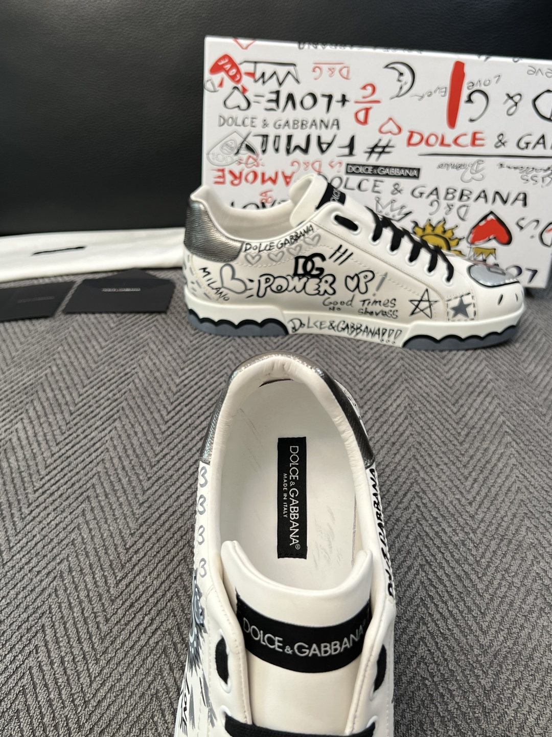 Dolce & Gabbana   高品质  顶级工艺品  杜嘉班纳  爆款专柜新品同步，鞋面意大利进口牛皮搭配网面料，