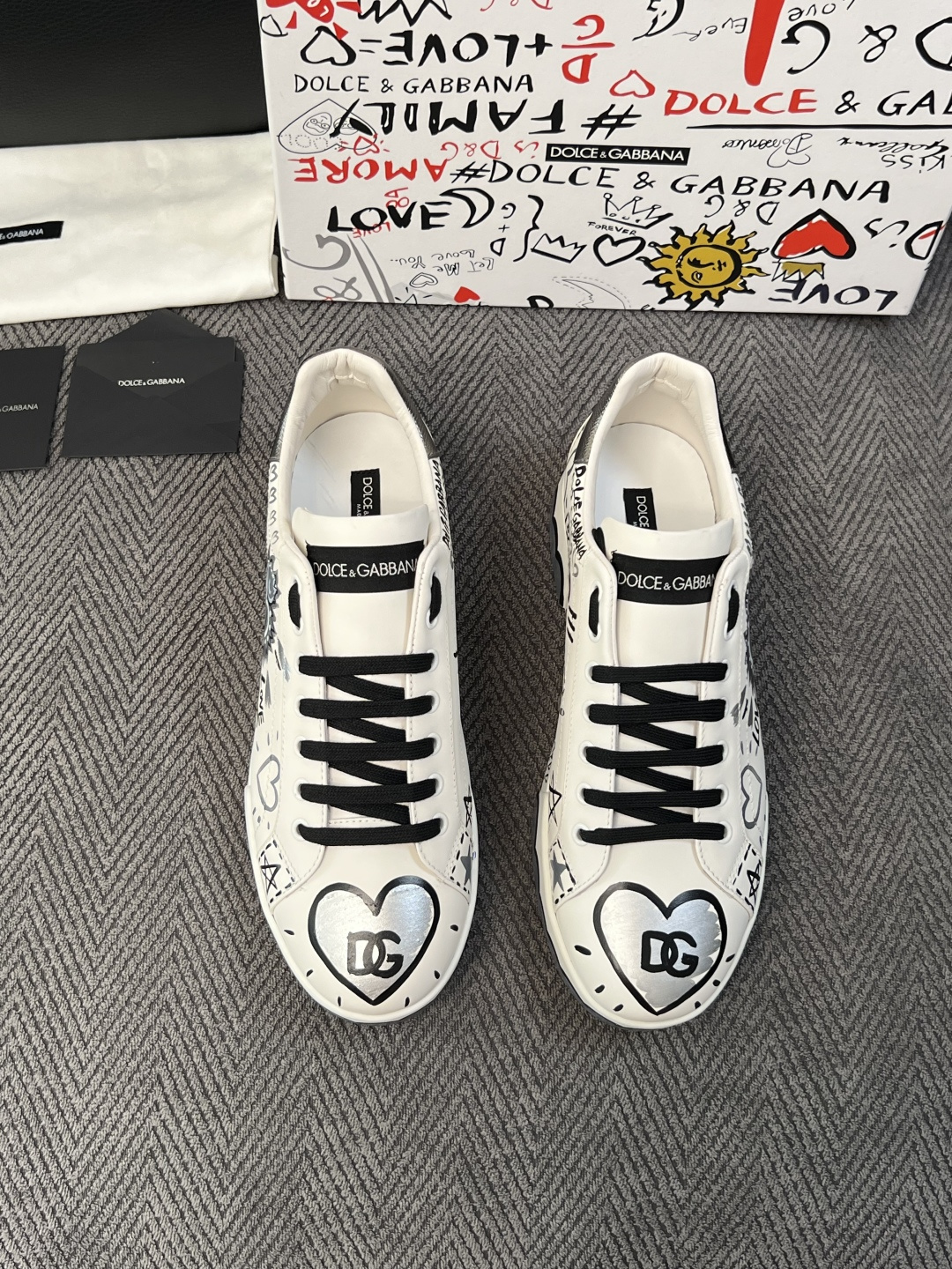 Dolce & Gabbana   高品质  顶级工艺品  杜嘉班纳  爆款专柜新品同步，鞋面意大利进口牛皮搭配网面料，