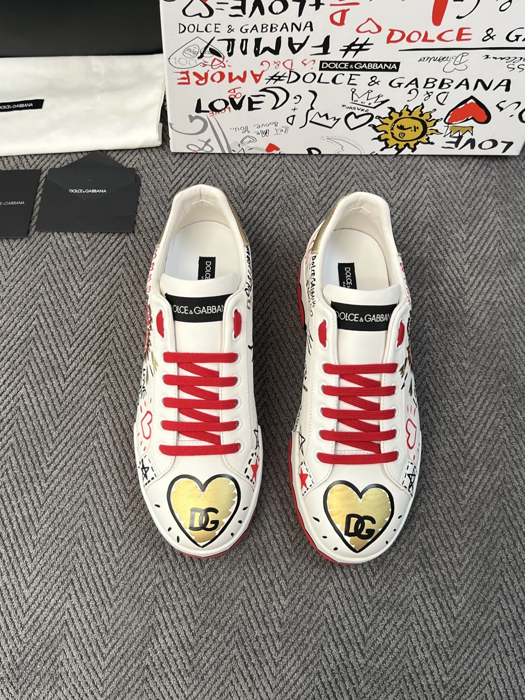 Dolce & Gabbana   高品质  顶级工艺品  杜嘉班纳  爆款专柜新品同步，鞋面意大利进口牛皮搭配网面料，