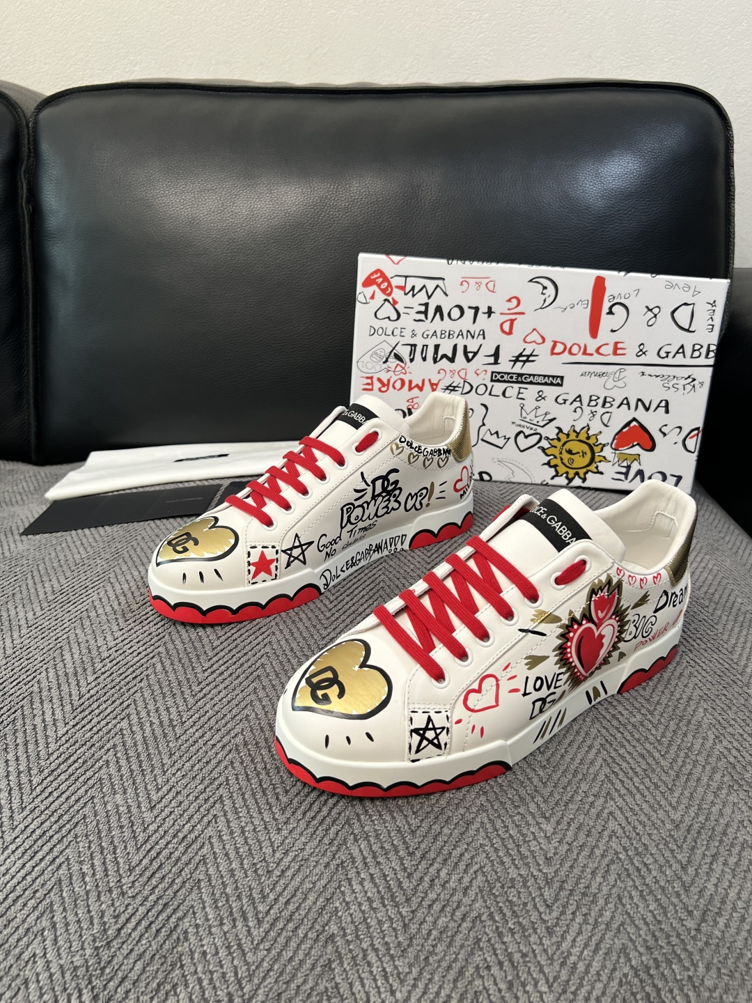 Dolce & Gabbana   高品质  顶级工艺品  杜嘉班纳  爆款专柜新品同步，鞋面意大利进口牛皮搭配网面料，