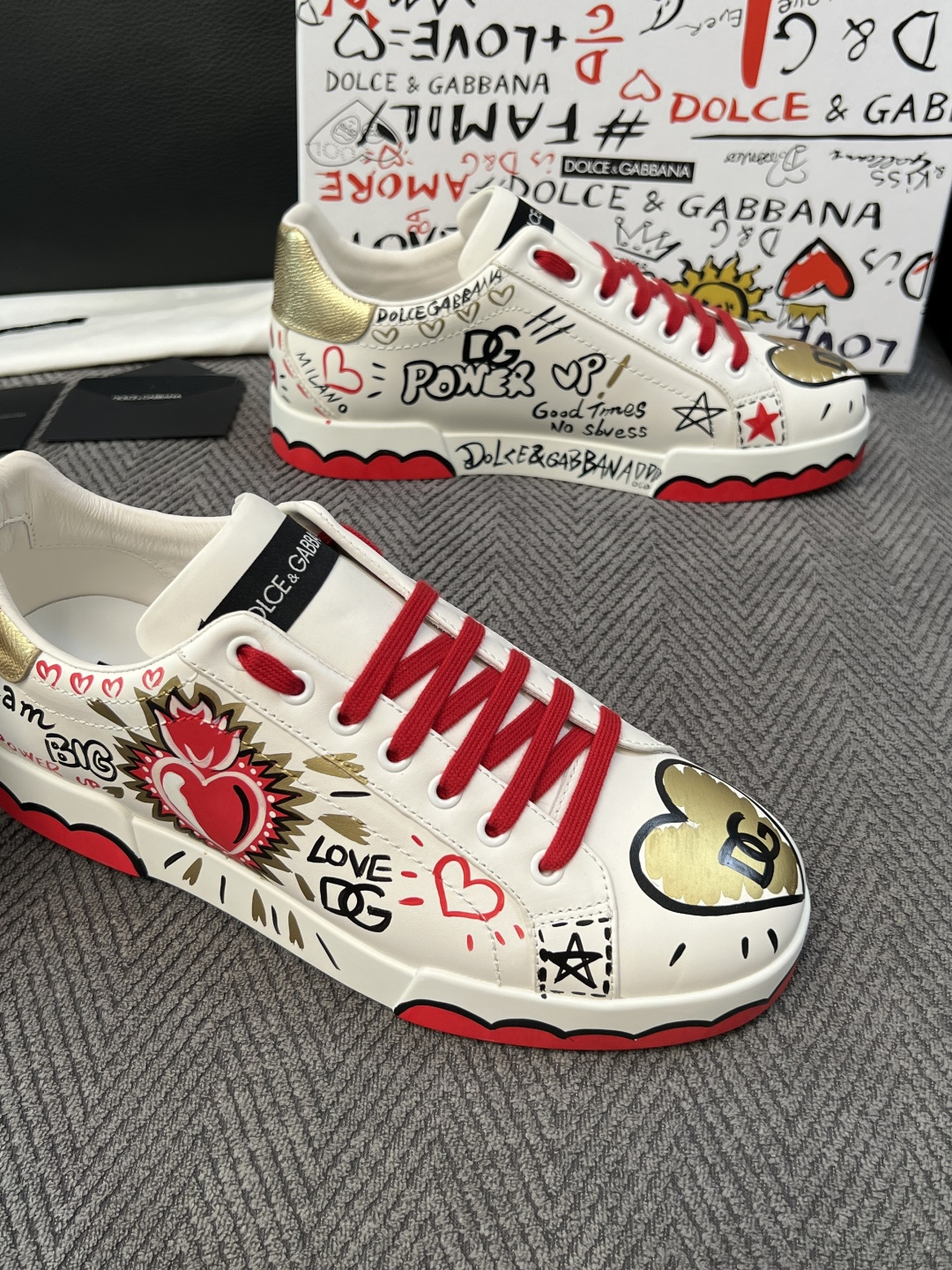 Dolce & Gabbana   高品质  顶级工艺品  杜嘉班纳  爆款专柜新品同步，鞋面意大利进口牛皮搭配网面料，
