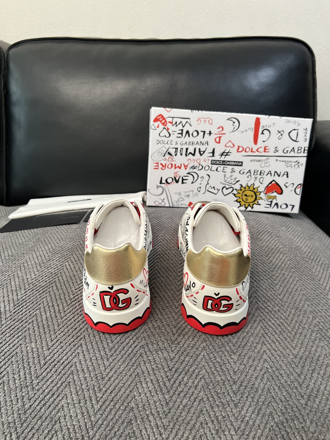 Dolce & Gabbana   高品质  顶级工艺品  杜嘉班纳  爆款专柜新品同步，鞋面意大利进口牛皮搭配网面料，