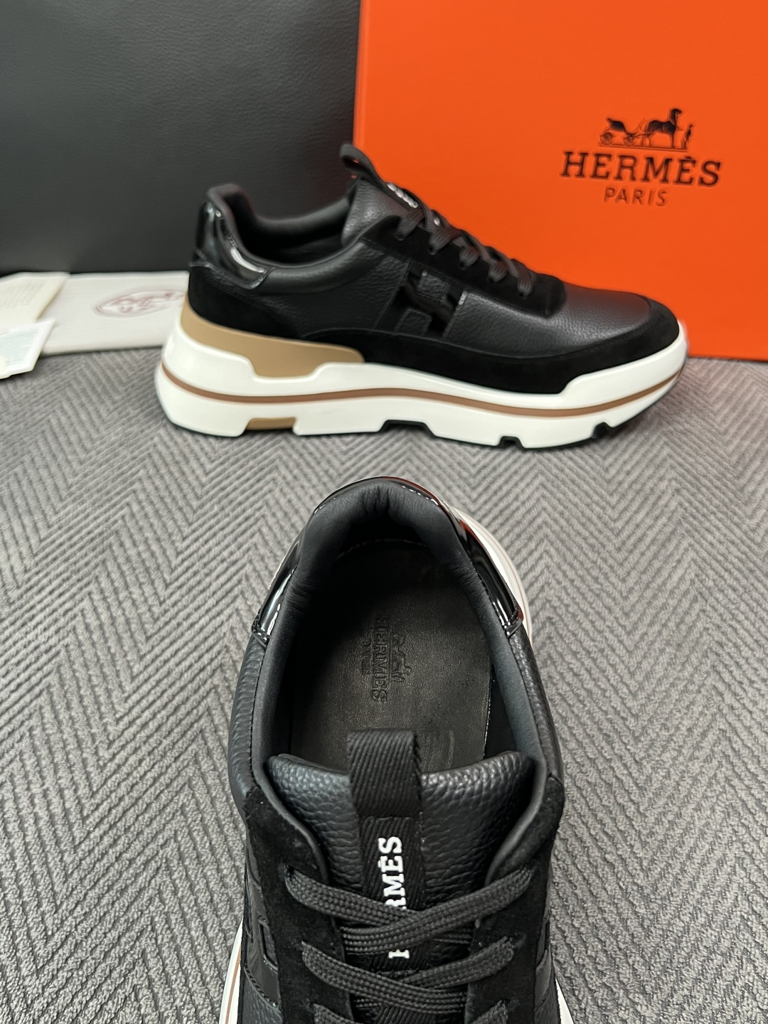 Hermes  高品质  顶级工艺品  爱马仕 专柜同步发售原厂配置，意大利进口原版牛皮面料，高品质拼接工艺，全进口水染